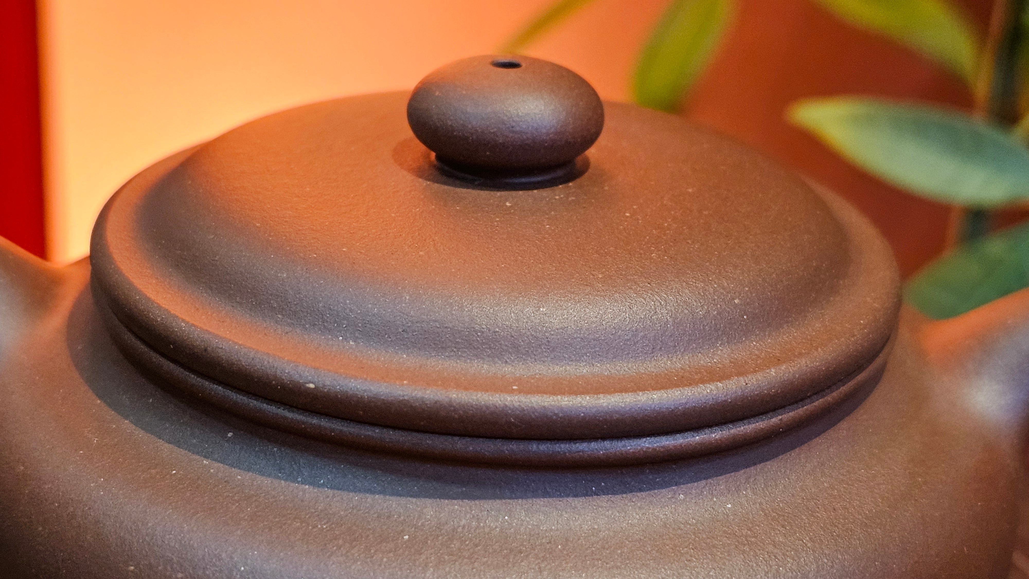 Bian Fu 扁腹, 268.6ml, Di Cao Qing Zi Ni 底槽青紫泥, by our Collaborative Craftsman Chen Fa Chu 陈法初。