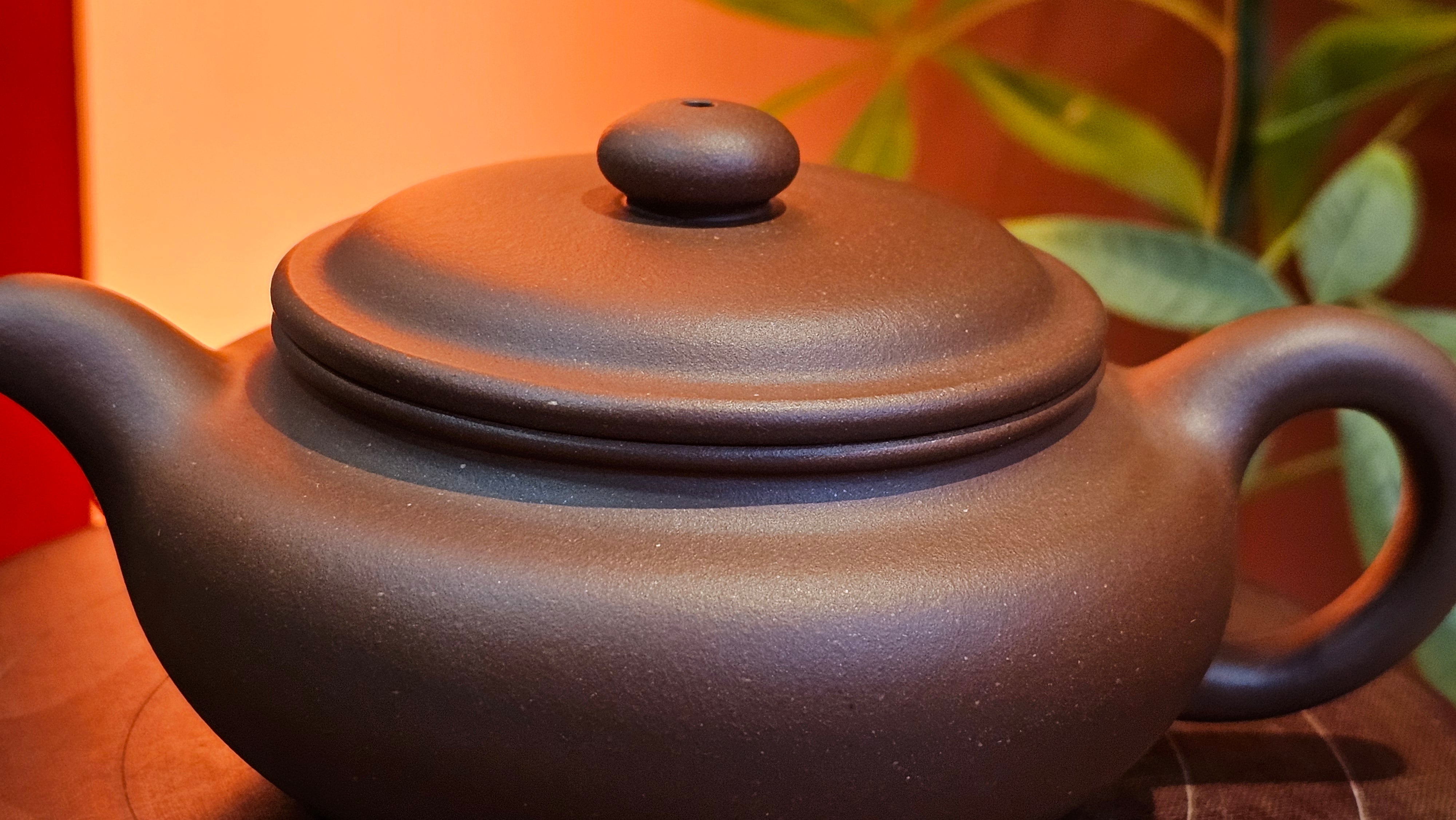 Bian Fu 扁腹, 268.6ml, Di Cao Qing Zi Ni 底槽青紫泥, by our Collaborative Craftsman Chen Fa Chu 陈法初。