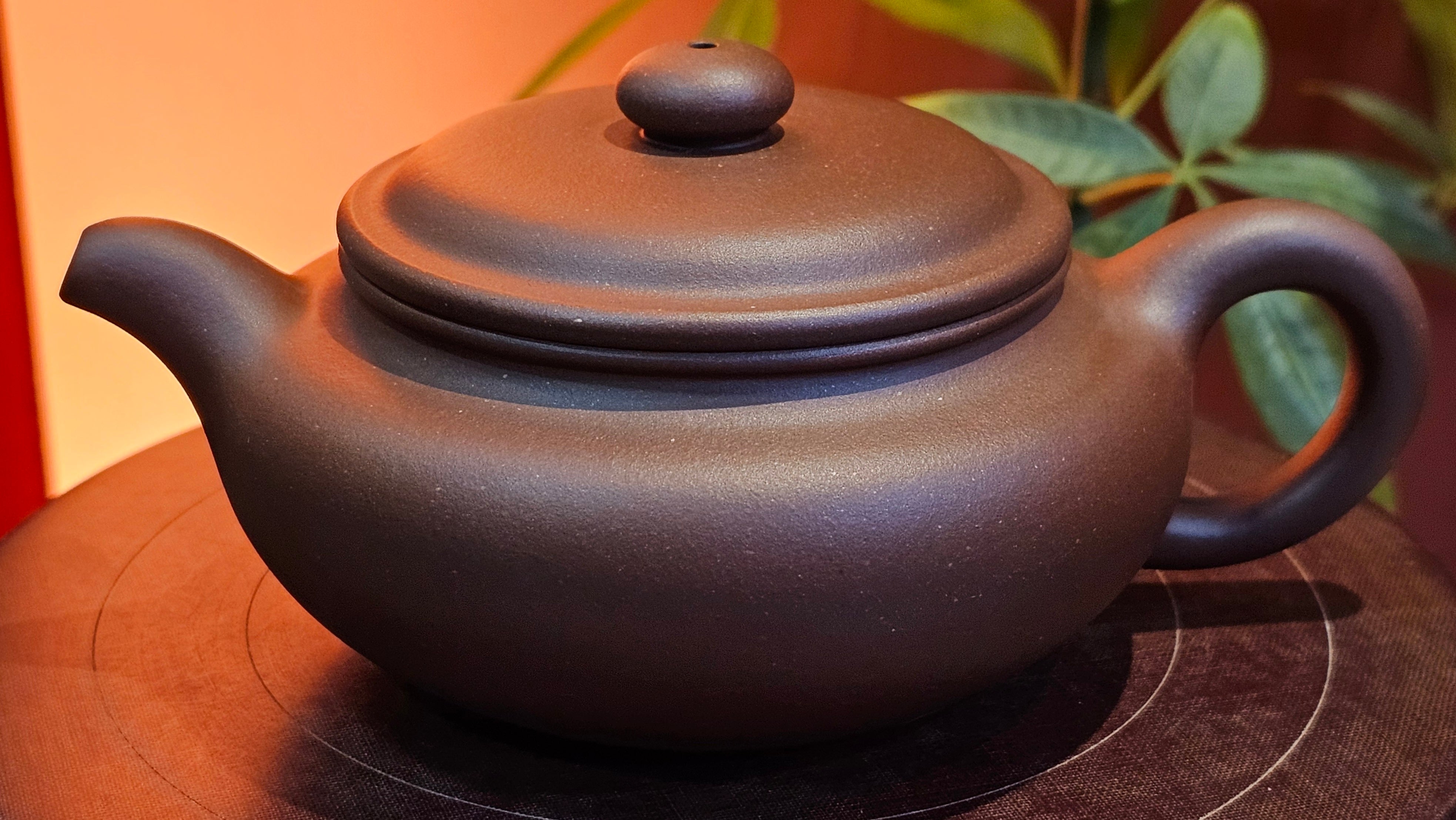 Bian Fu 扁腹, 268.6ml, Di Cao Qing Zi Ni 底槽青紫泥, by our Collaborative Craftsman Chen Fa Chu 陈法初。