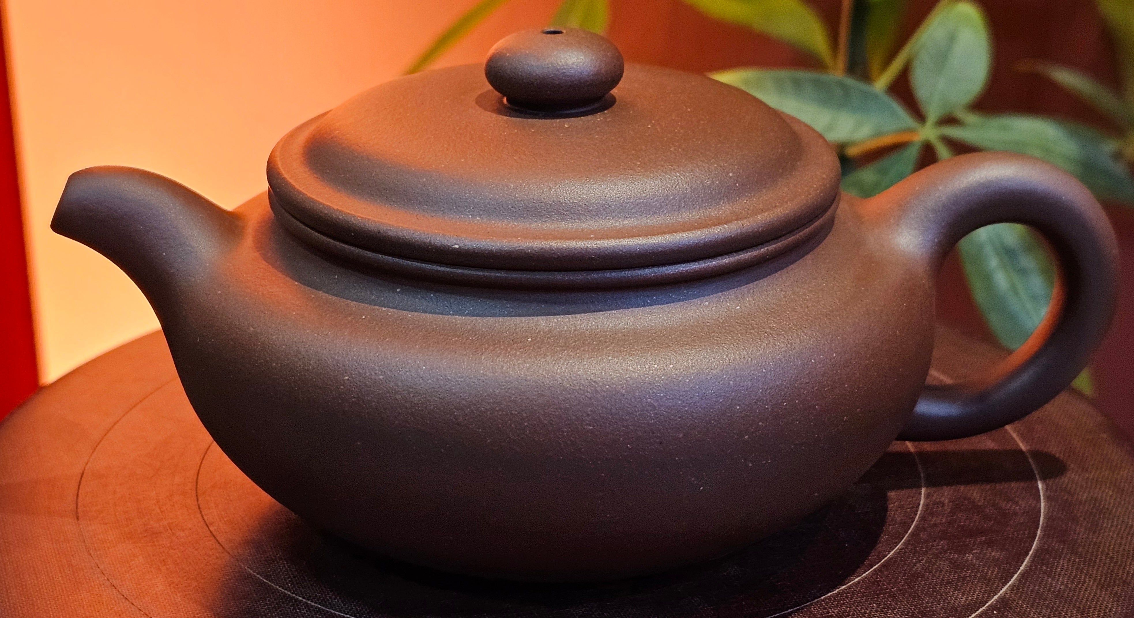 Bian Fu 扁腹, 268.6ml, Di Cao Qing Zi Ni 底槽青紫泥, by our Collaborative Craftsman Chen Fa Chu 陈法初。