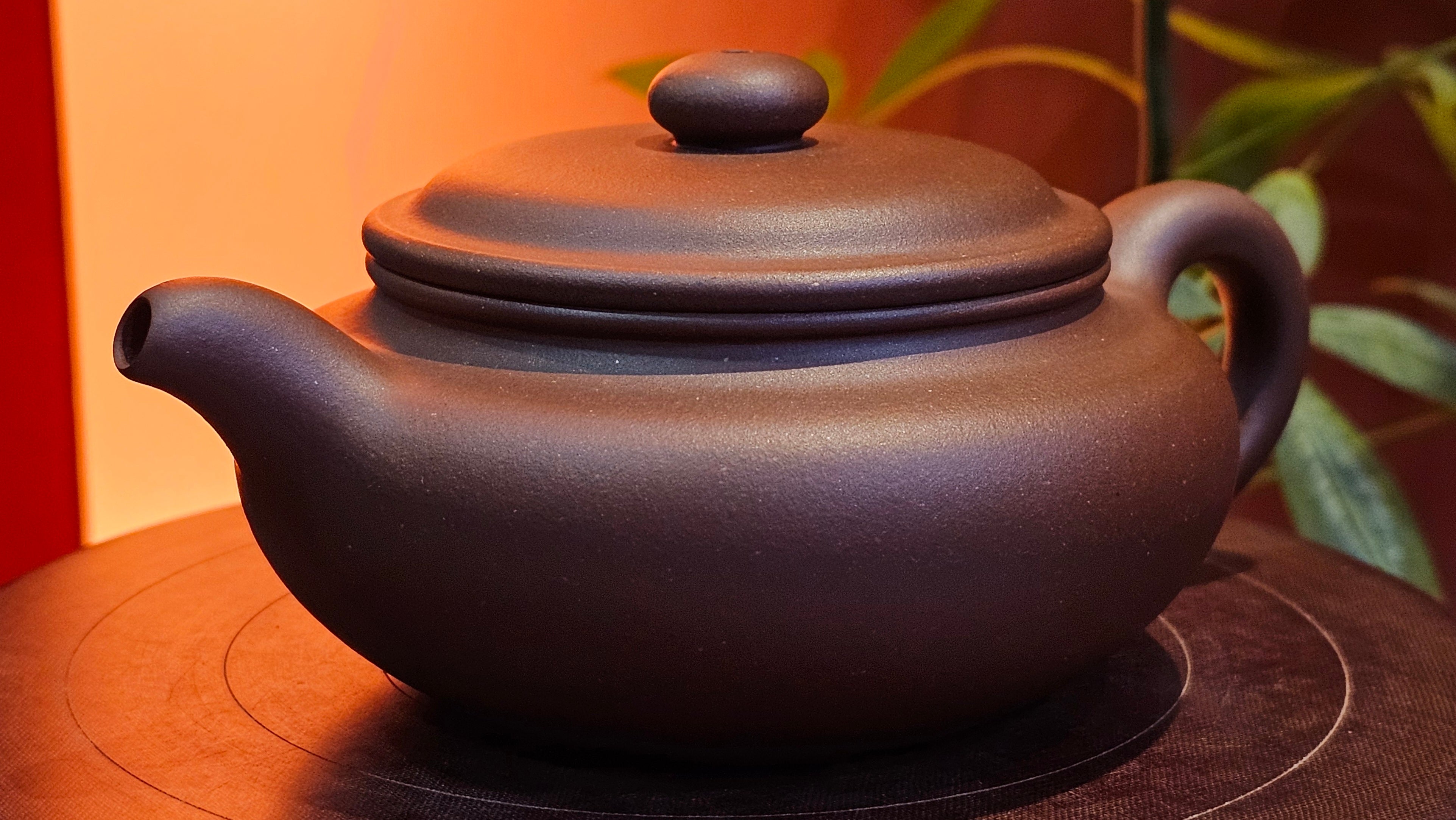 Bian Fu 扁腹, 268.6ml, Di Cao Qing Zi Ni 底槽青紫泥, by our Collaborative Craftsman Chen Fa Chu 陈法初。