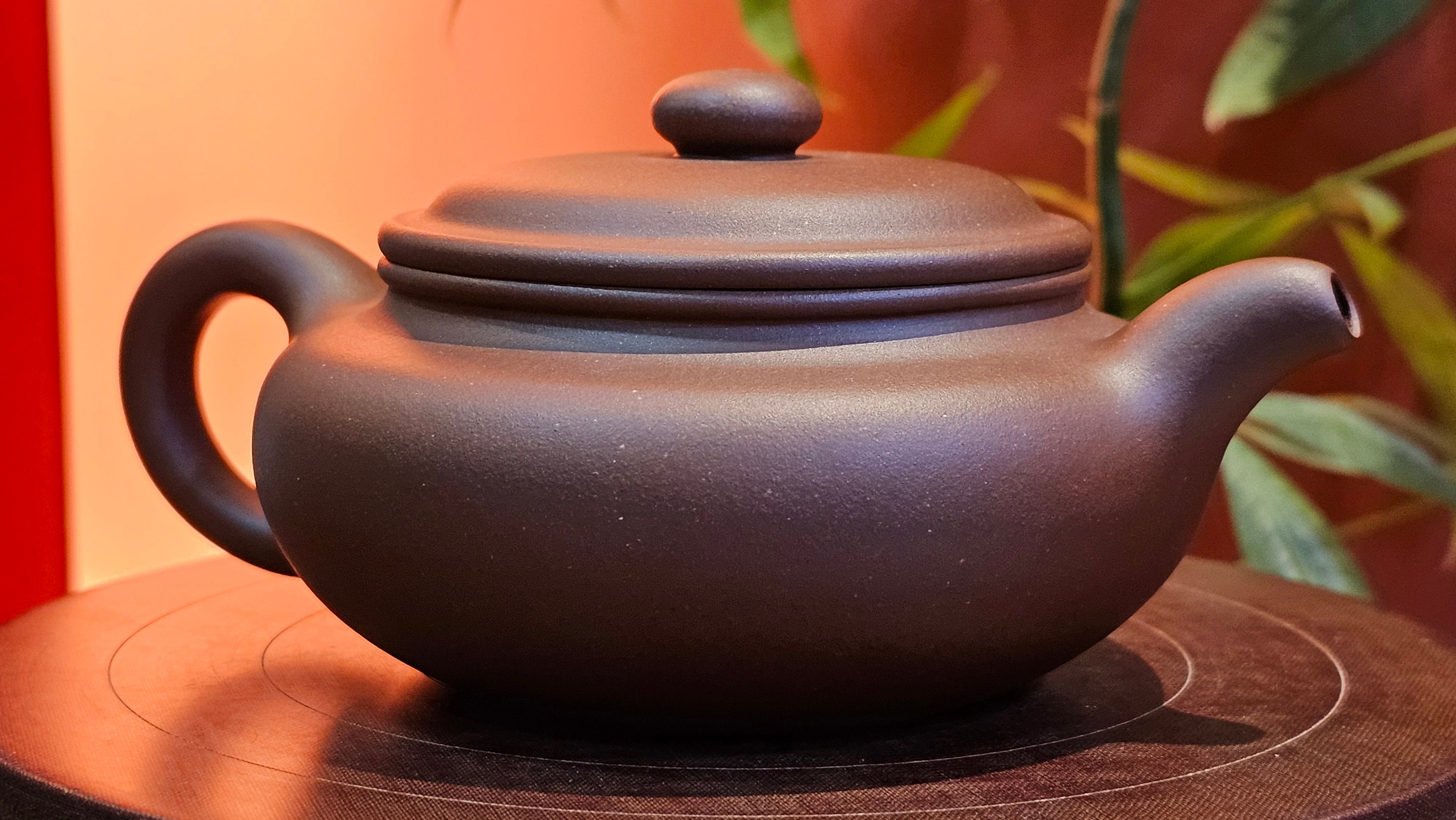 Bian Fu 扁腹, 268.6ml, Di Cao Qing Zi Ni 底槽青紫泥, by our Collaborative Craftsman Chen Fa Chu 陈法初。