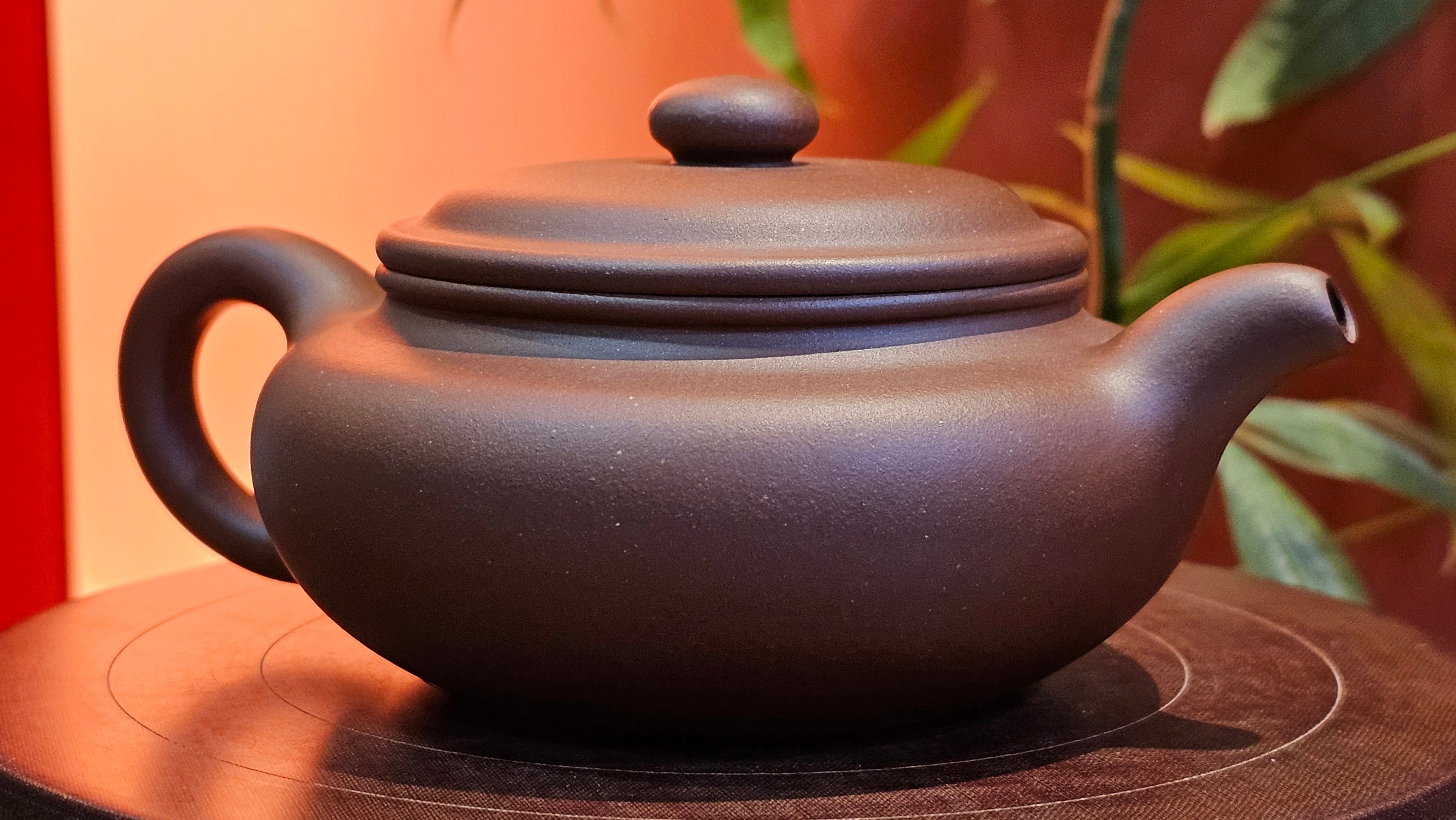 Bian Fu 扁腹, 268.6ml, Di Cao Qing Zi Ni 底槽青紫泥, by our Collaborative Craftsman Chen Fa Chu 陈法初。