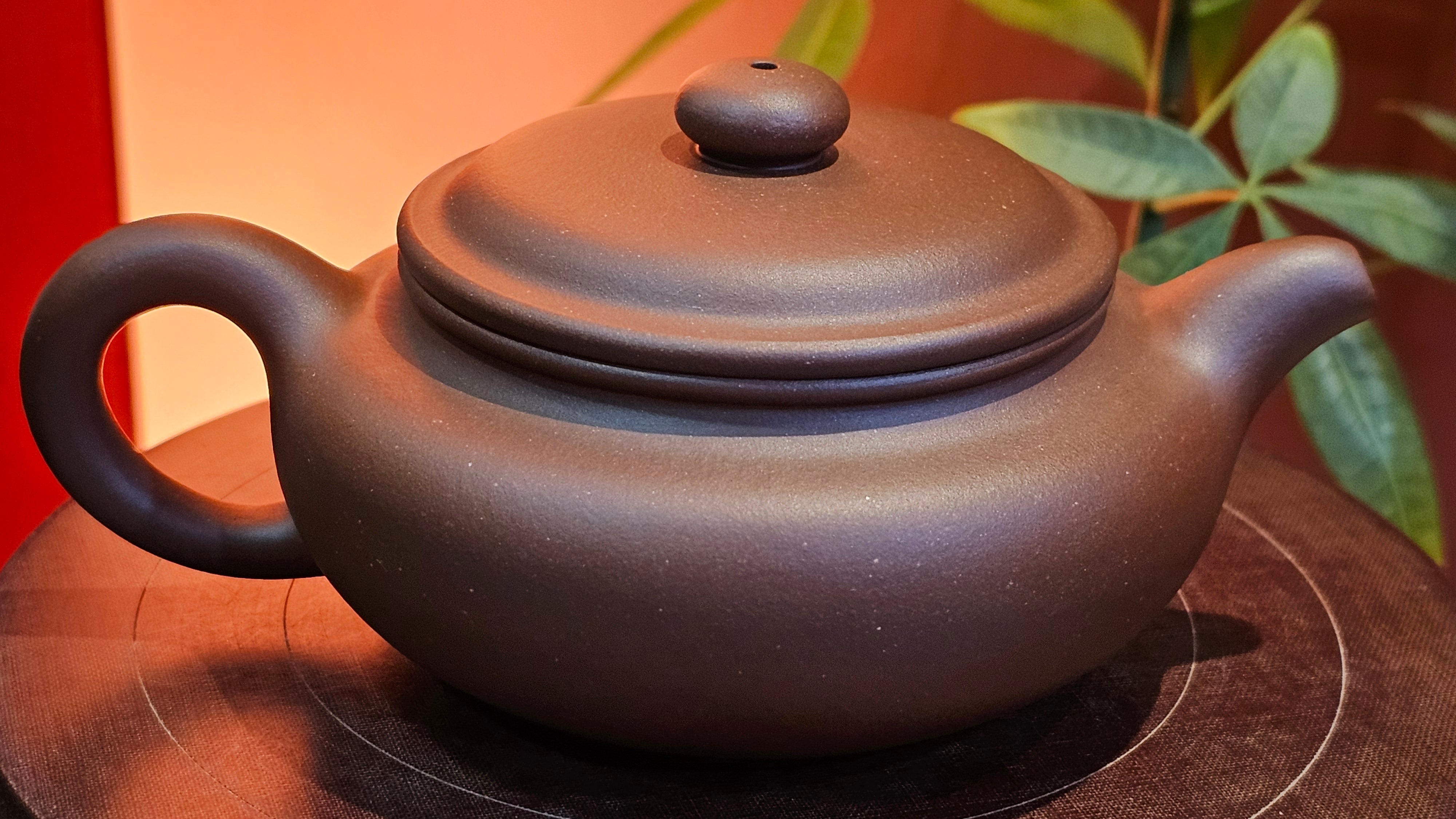 Bian Fu 扁腹, 268.6ml, Di Cao Qing Zi Ni 底槽青紫泥, by our Collaborative Craftsman Chen Fa Chu 陈法初。