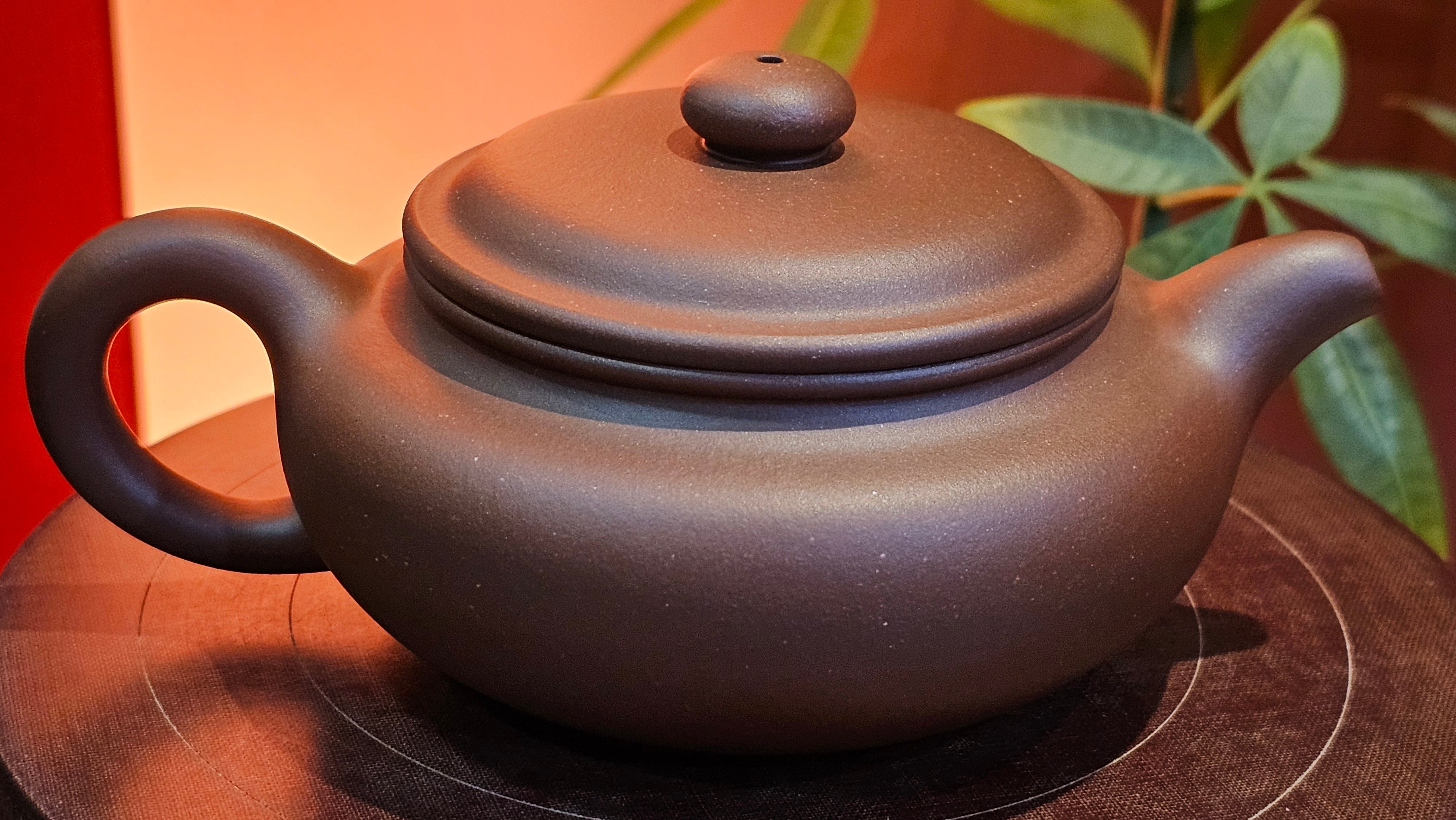 Bian Fu 扁腹, 268.6ml, Di Cao Qing Zi Ni 底槽青紫泥, by our Collaborative Craftsman Chen Fa Chu 陈法初。