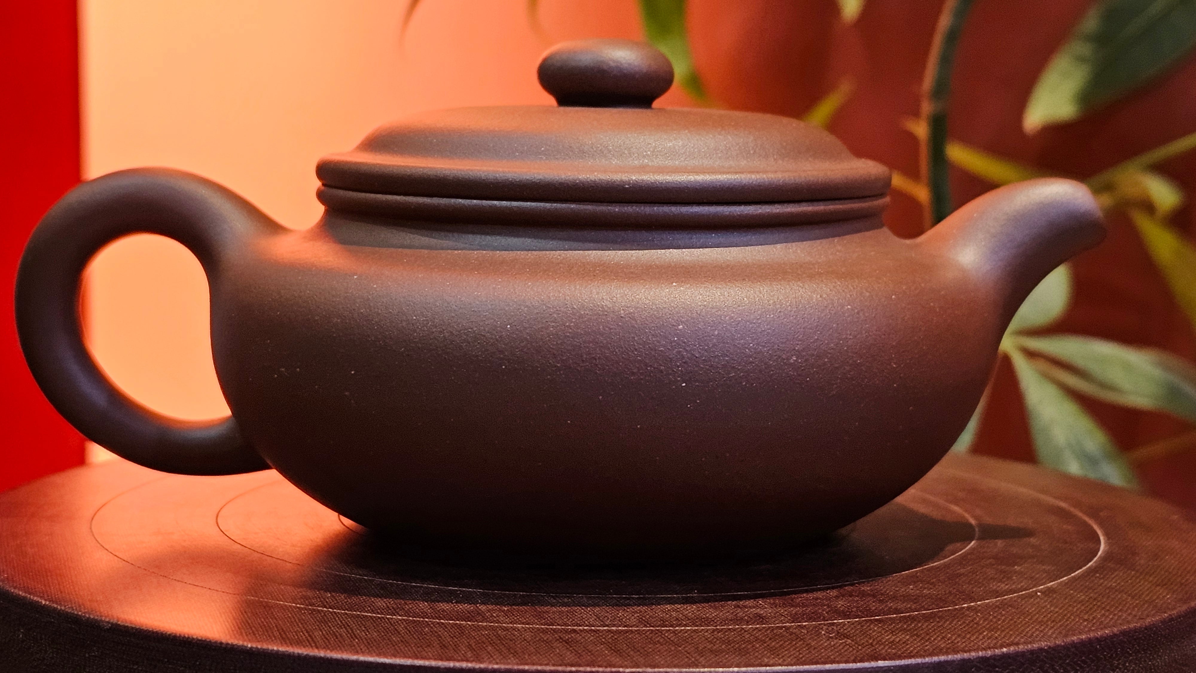 Bian Fu 扁腹, 268.6ml, Di Cao Qing Zi Ni 底槽青紫泥, by our Collaborative Craftsman Chen Fa Chu 陈法初。