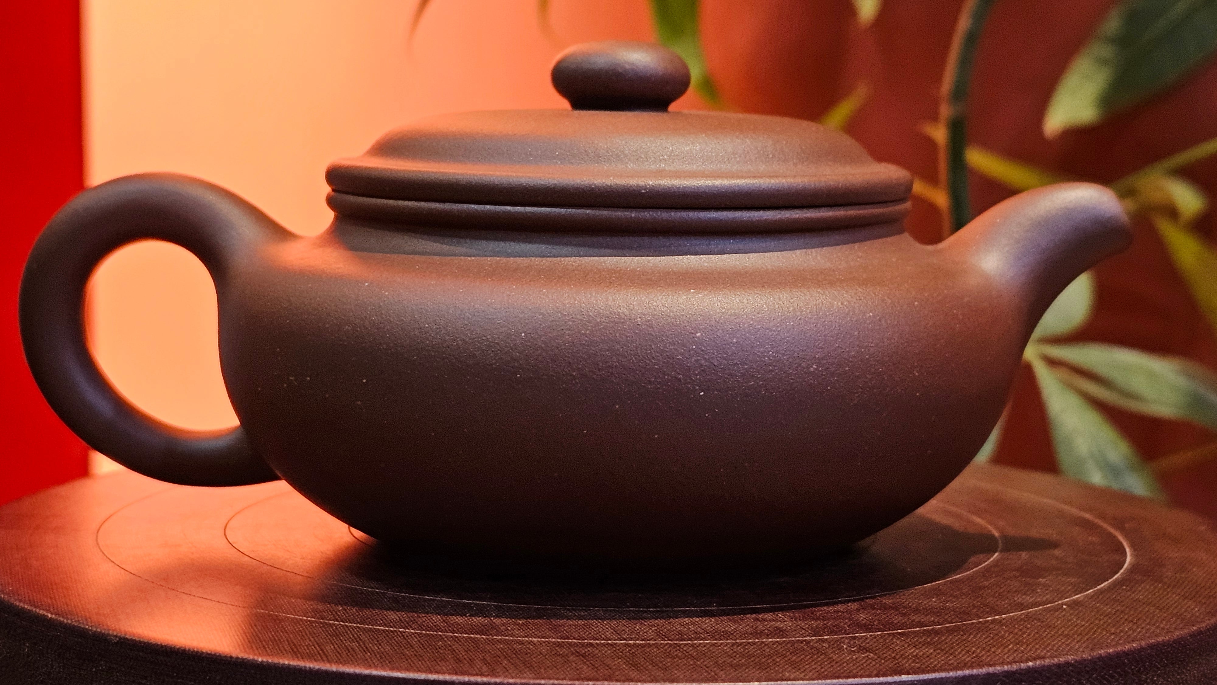 Bian Fu 扁腹, 268.6ml, Di Cao Qing Zi Ni 底槽青紫泥, by our Collaborative Craftsman Chen Fa Chu 陈法初。