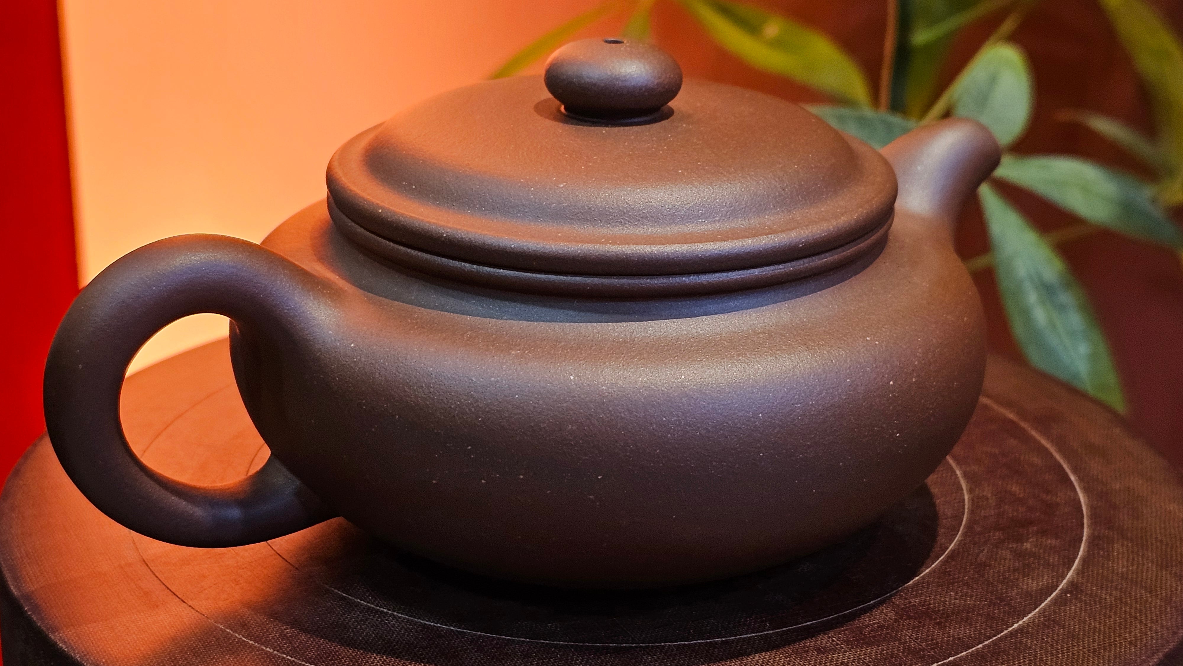 Bian Fu 扁腹, 268.6ml, Di Cao Qing Zi Ni 底槽青紫泥, by our Collaborative Craftsman Chen Fa Chu 陈法初。