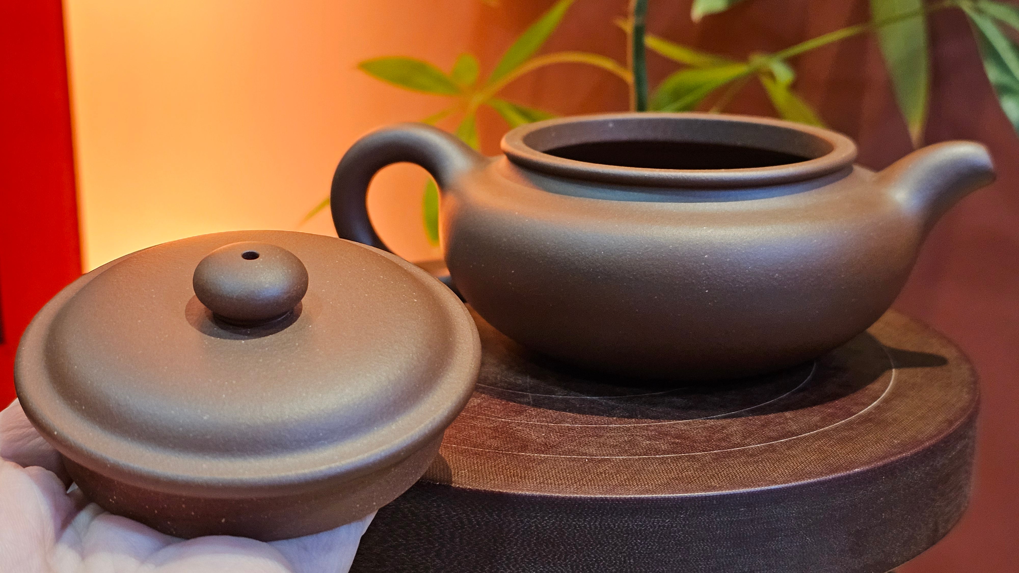 Bian Fu 扁腹, 268.6ml, Di Cao Qing Zi Ni 底槽青紫泥, by our Collaborative Craftsman Chen Fa Chu 陈法初。