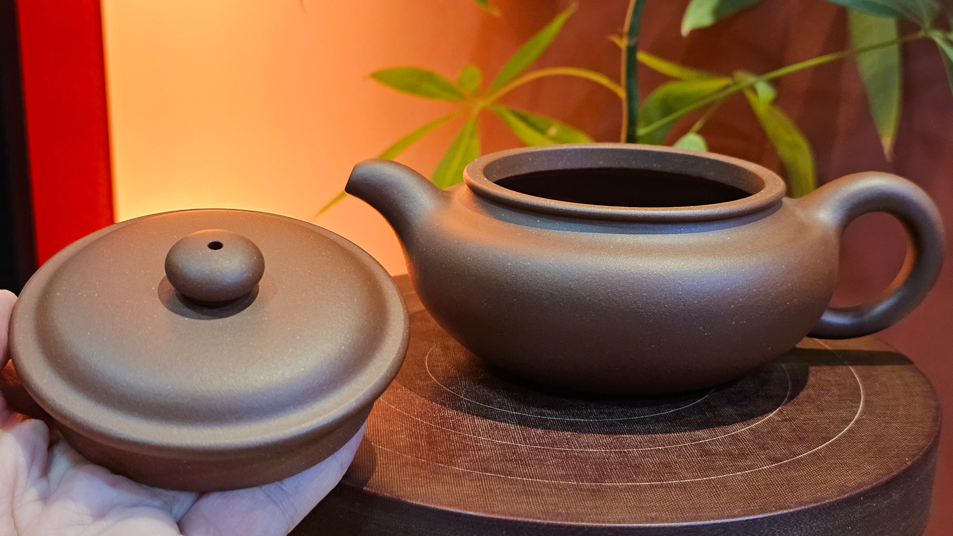 Bian Fu 扁腹, 268.6ml, Di Cao Qing Zi Ni 底槽青紫泥, by our Collaborative Craftsman Chen Fa Chu 陈法初。