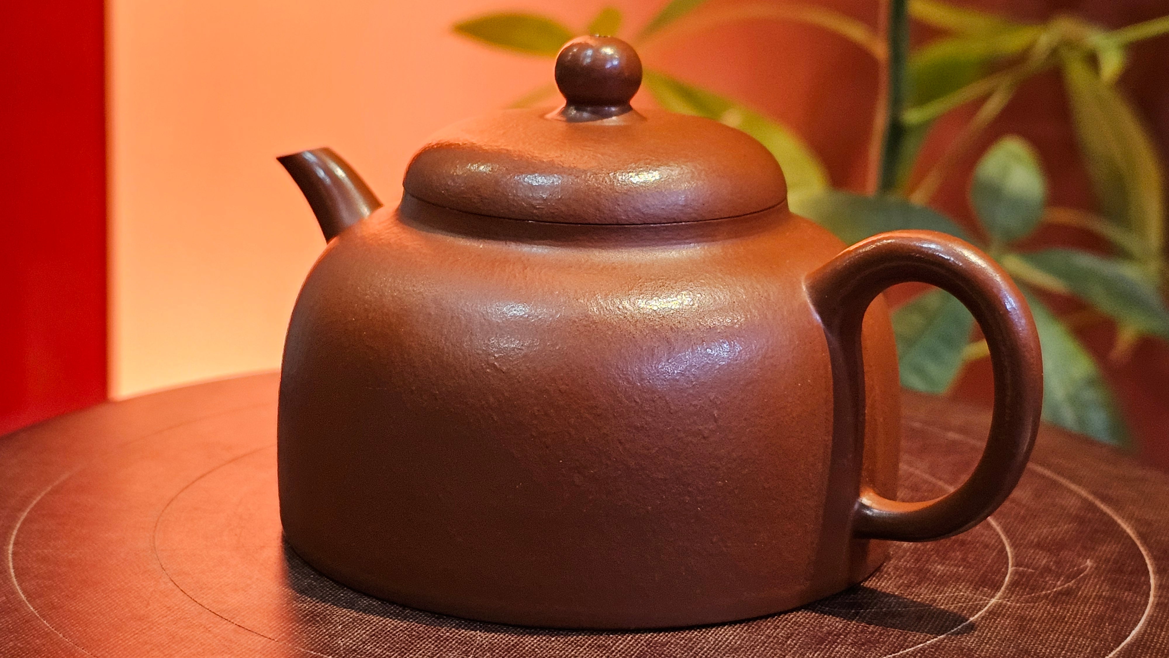 Yi Gong Hu 逸公壶, 139.6ml, Xiao Mei Yao Zhu Ni 小煤窑朱泥,  by our Collaborative Craftsman Shi Yun 石芸 ~ Congratulations to Mr D.K., 1536hrs 11th Apr, Boston, MA.