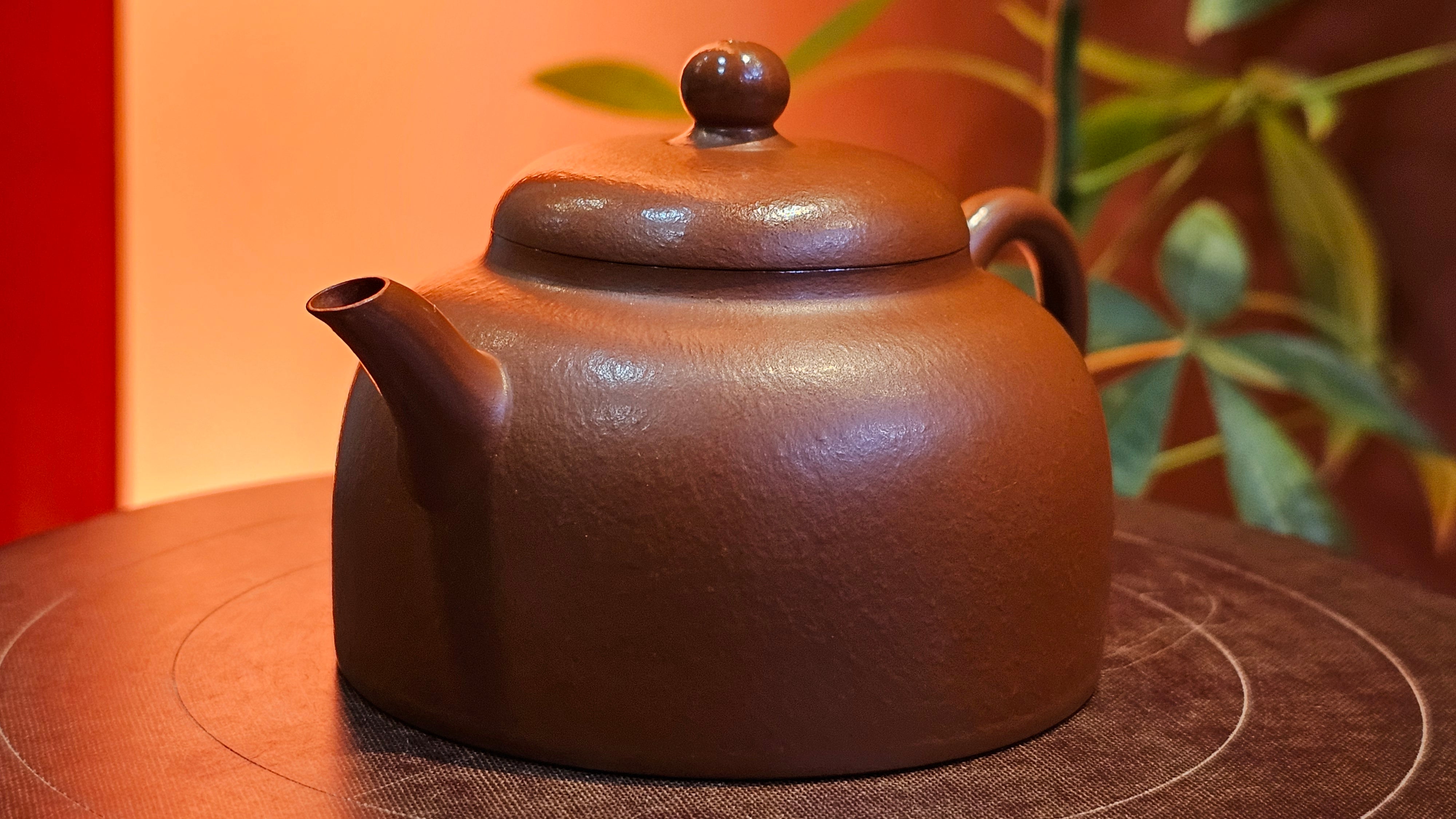 Yi Gong Hu 逸公壶, 139.6ml, Xiao Mei Yao Zhu Ni 小煤窑朱泥,  by our Collaborative Craftsman Shi Yun 石芸 ~ Congratulations to Mr D.K., 1536hrs 11th Apr, Boston, MA.