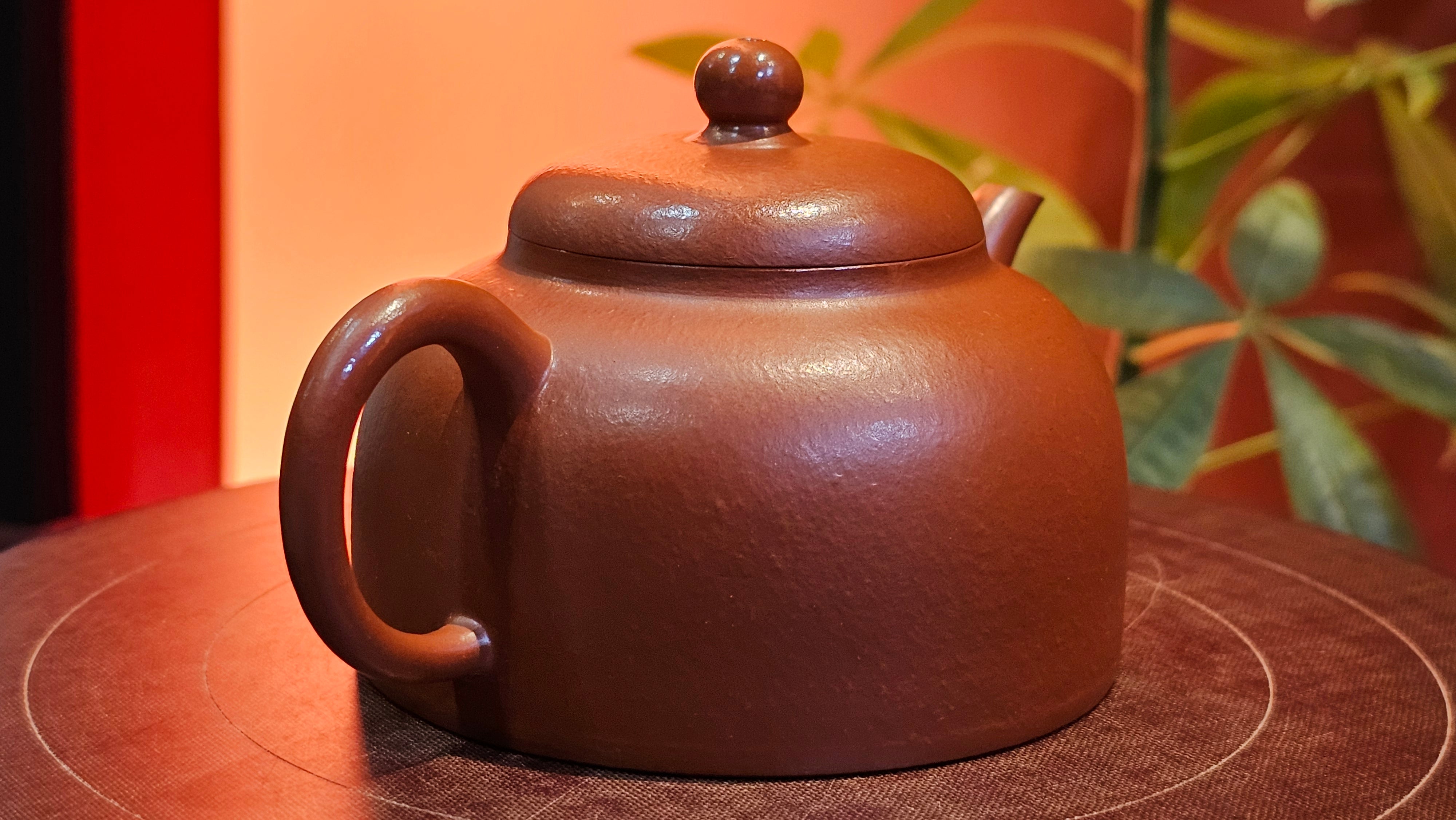 Yi Gong Hu 逸公壶, 139.6ml, Xiao Mei Yao Zhu Ni 小煤窑朱泥,  by our Collaborative Craftsman Shi Yun 石芸 ~ Congratulations to Mr D.K., 1536hrs 11th Apr, Boston, MA.