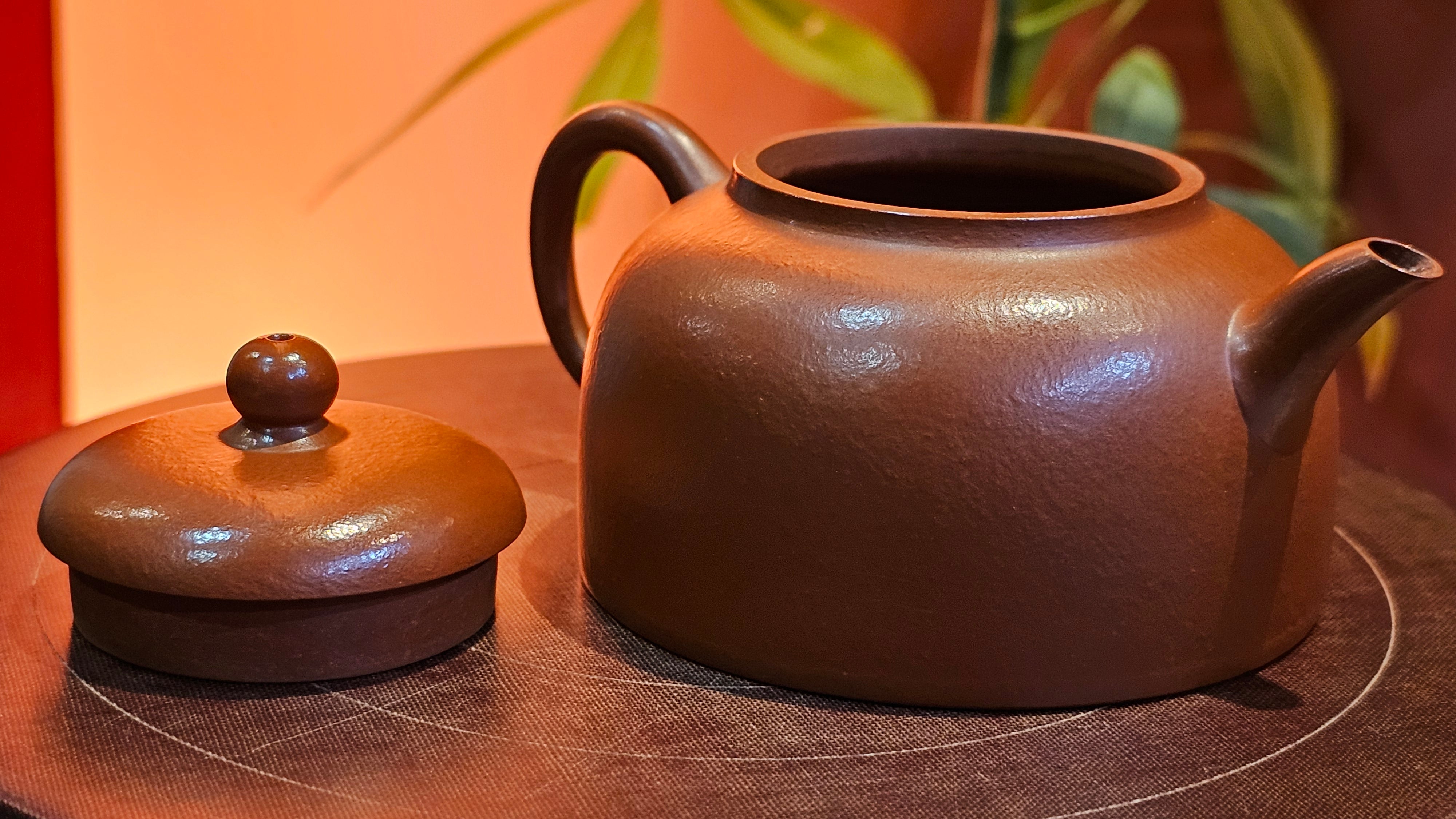 Yi Gong Hu 逸公壶, 139.6ml, Xiao Mei Yao Zhu Ni 小煤窑朱泥,  by our Collaborative Craftsman Shi Yun 石芸 ~ Congratulations to Mr D.K., 1536hrs 11th Apr, Boston, MA.