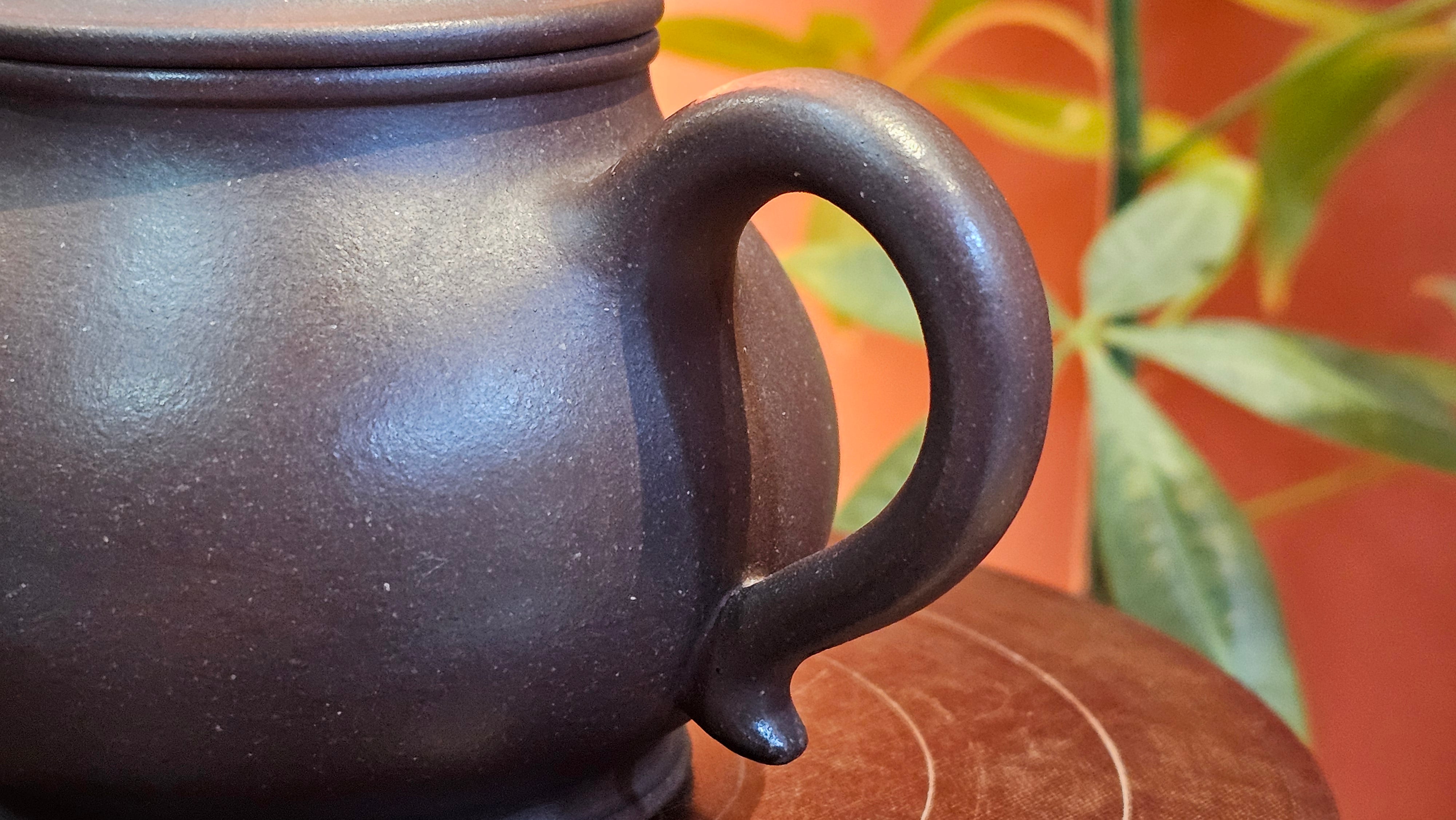 Pan Hu 番壶, 238.8ml, Da Shui Tan Zi Ni 大水潭紫泥, by our Collaborative Craftsman Chen Fa Chu 陈法初。