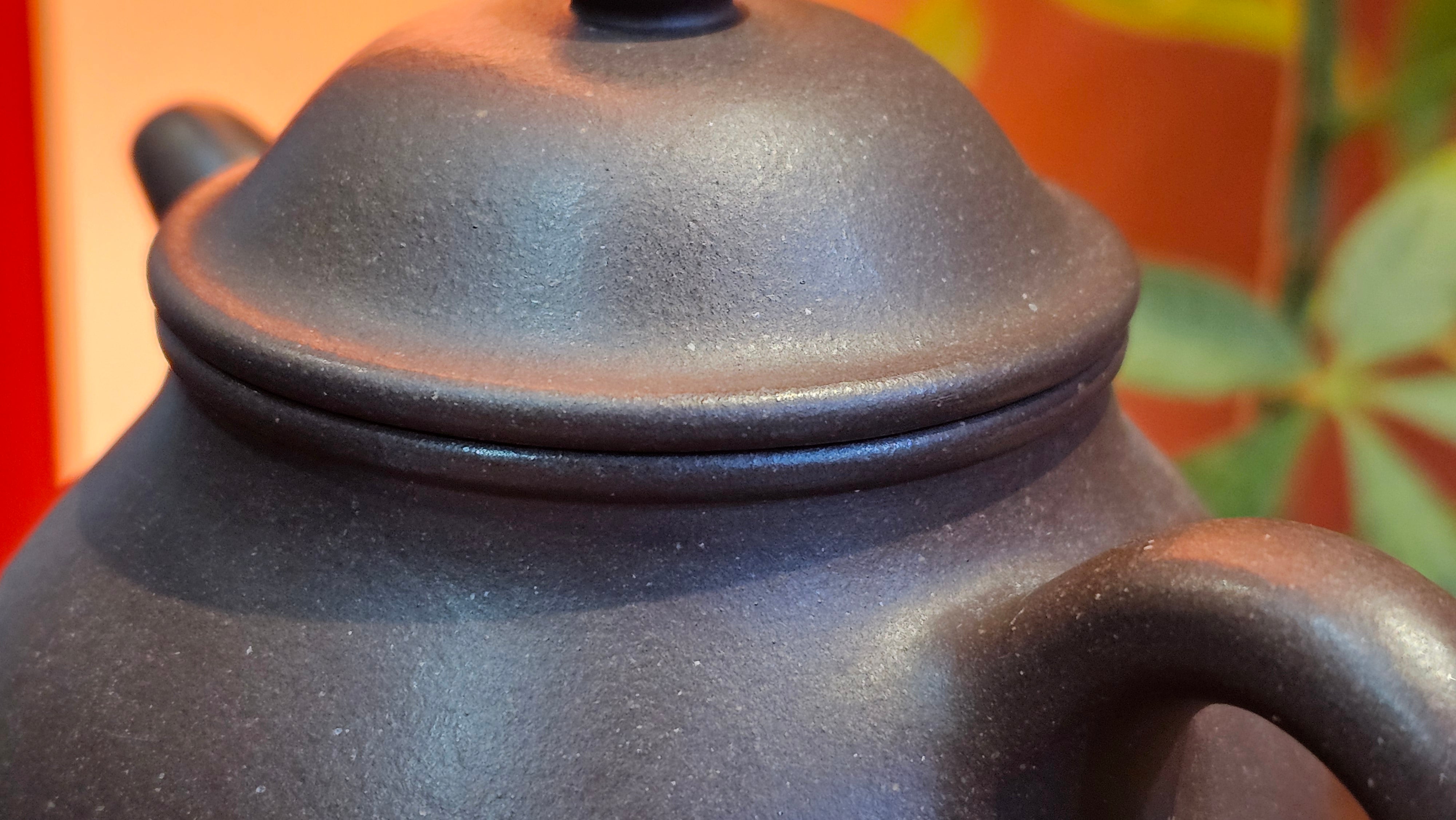 Pan Hu 番壶, 238.8ml, Da Shui Tan Zi Ni 大水潭紫泥, by our Collaborative Craftsman Chen Fa Chu 陈法初。