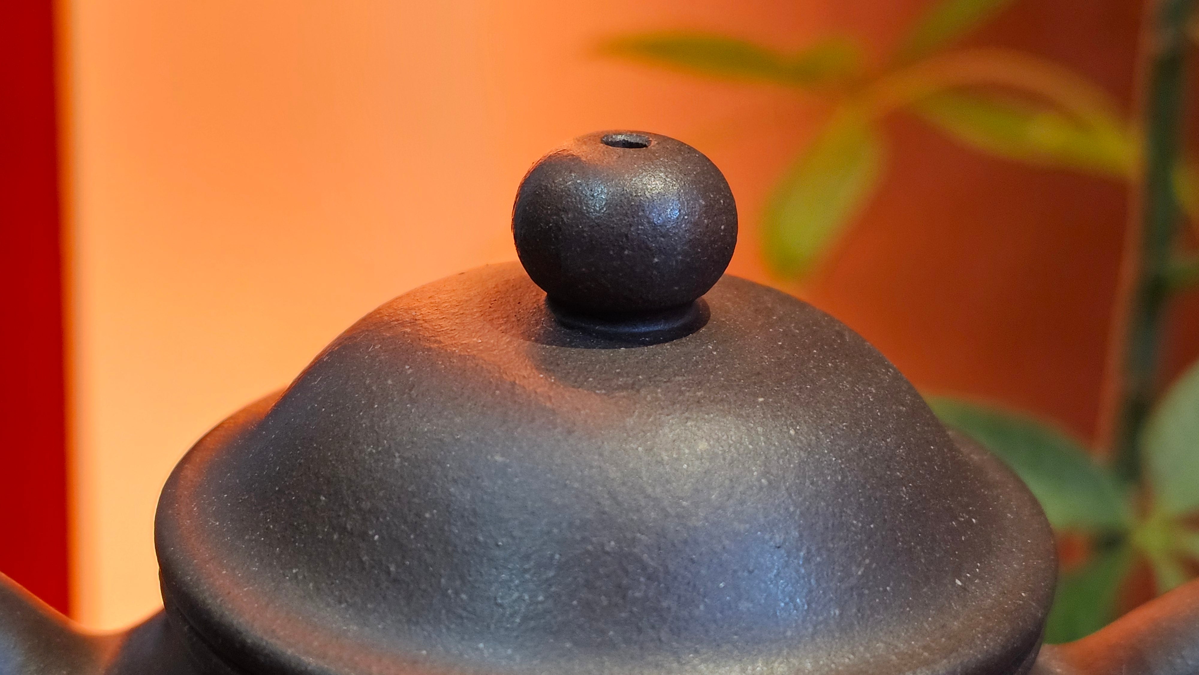 Pan Hu 番壶, 238.8ml, Da Shui Tan Zi Ni 大水潭紫泥, by our Collaborative Craftsman Chen Fa Chu 陈法初。