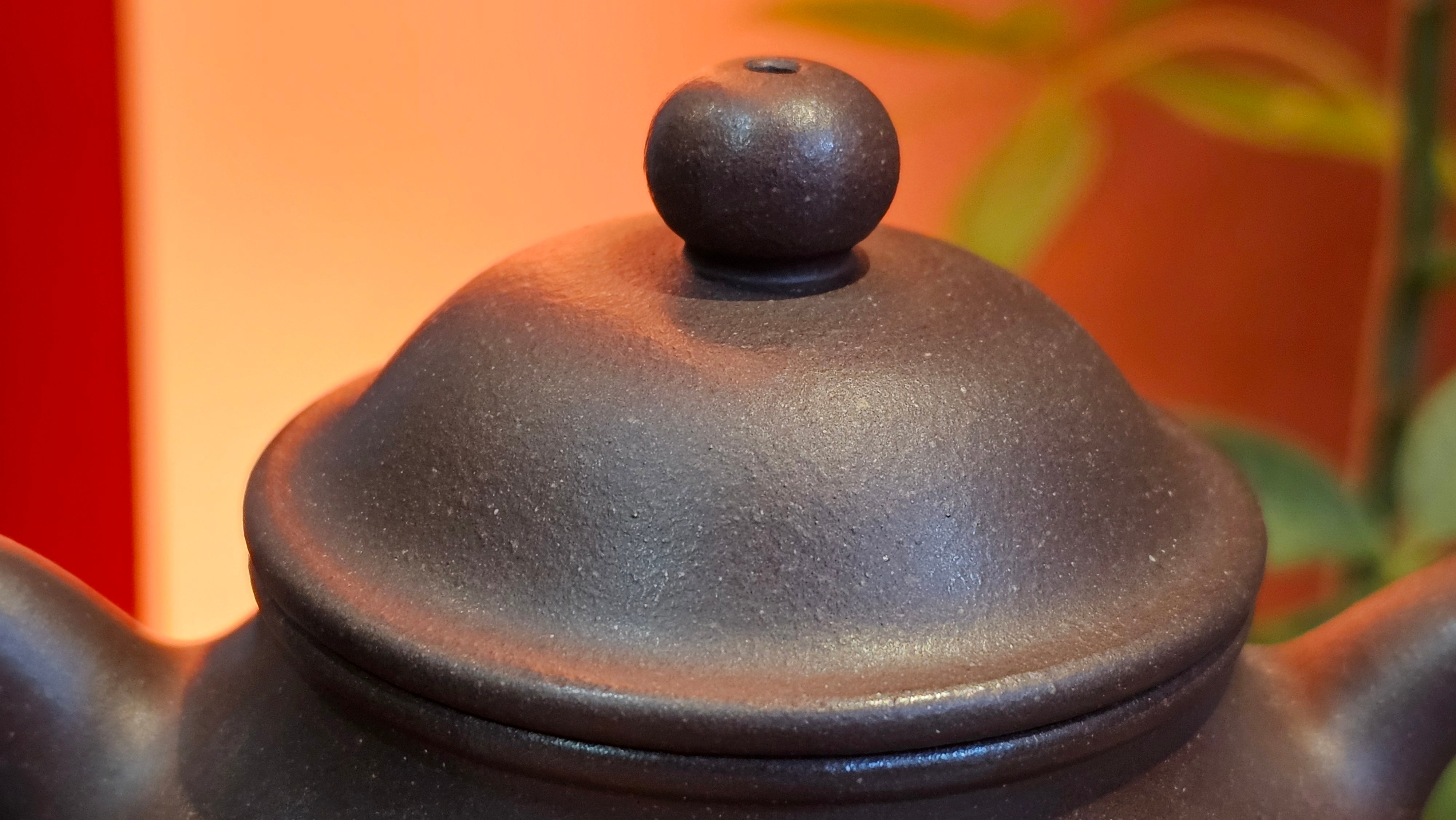 Pan Hu 番壶, 238.8ml, Da Shui Tan Zi Ni 大水潭紫泥, by our Collaborative Craftsman Chen Fa Chu 陈法初。