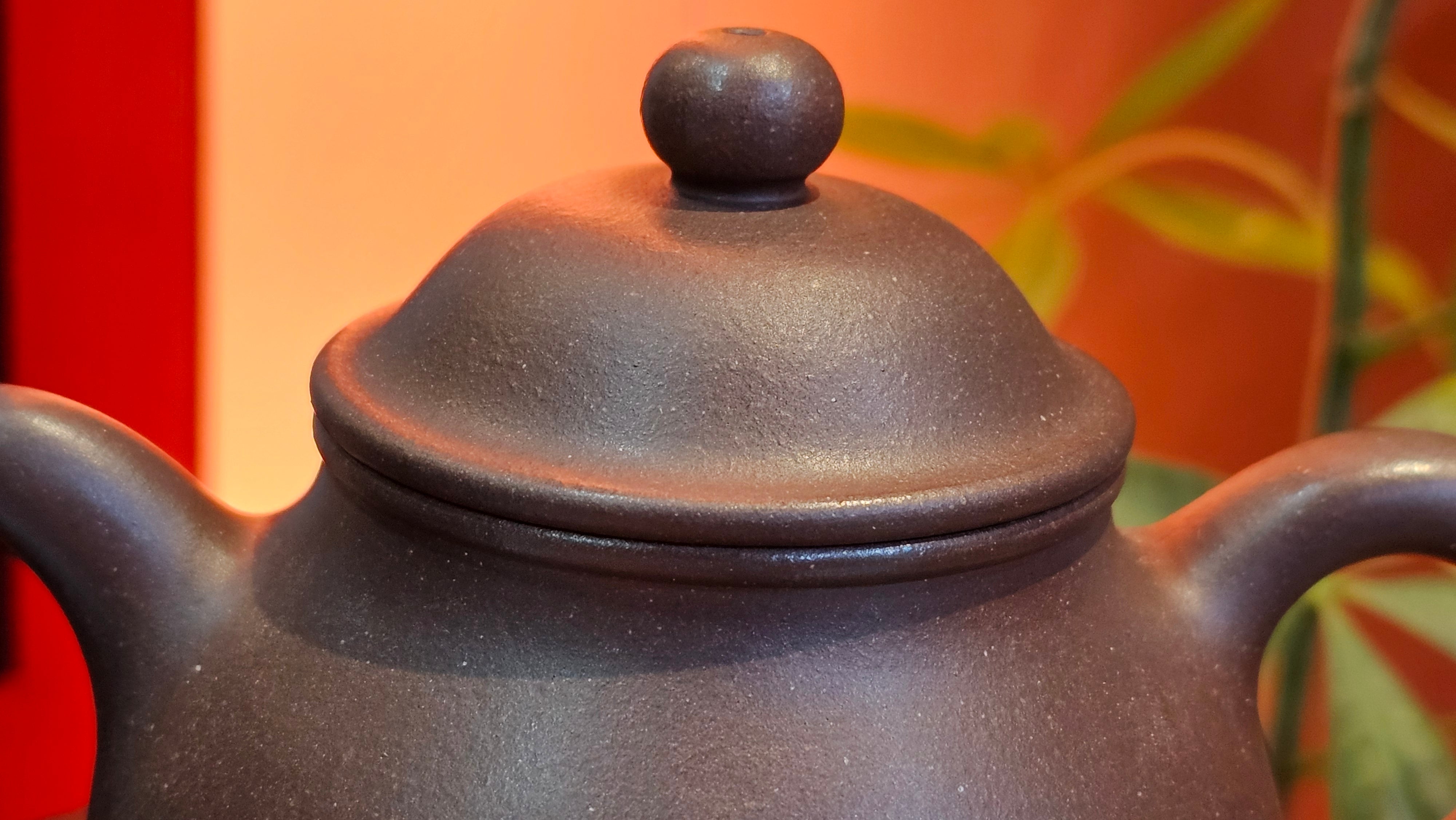 Pan Hu 番壶, 238.8ml, Da Shui Tan Zi Ni 大水潭紫泥, by our Collaborative Craftsman Chen Fa Chu 陈法初。