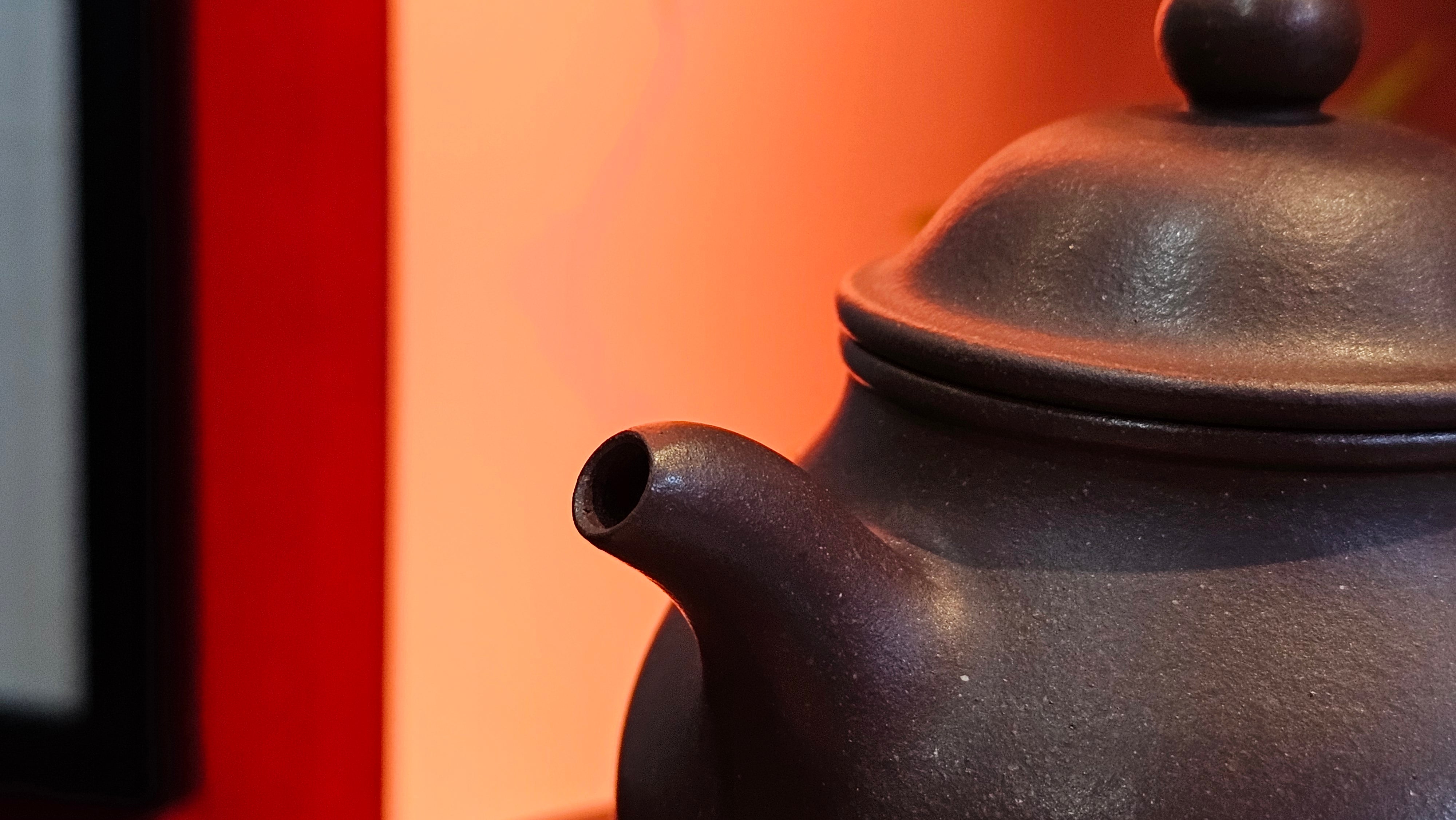 Pan Hu 番壶, 238.8ml, Da Shui Tan Zi Ni 大水潭紫泥, by our Collaborative Craftsman Chen Fa Chu 陈法初。