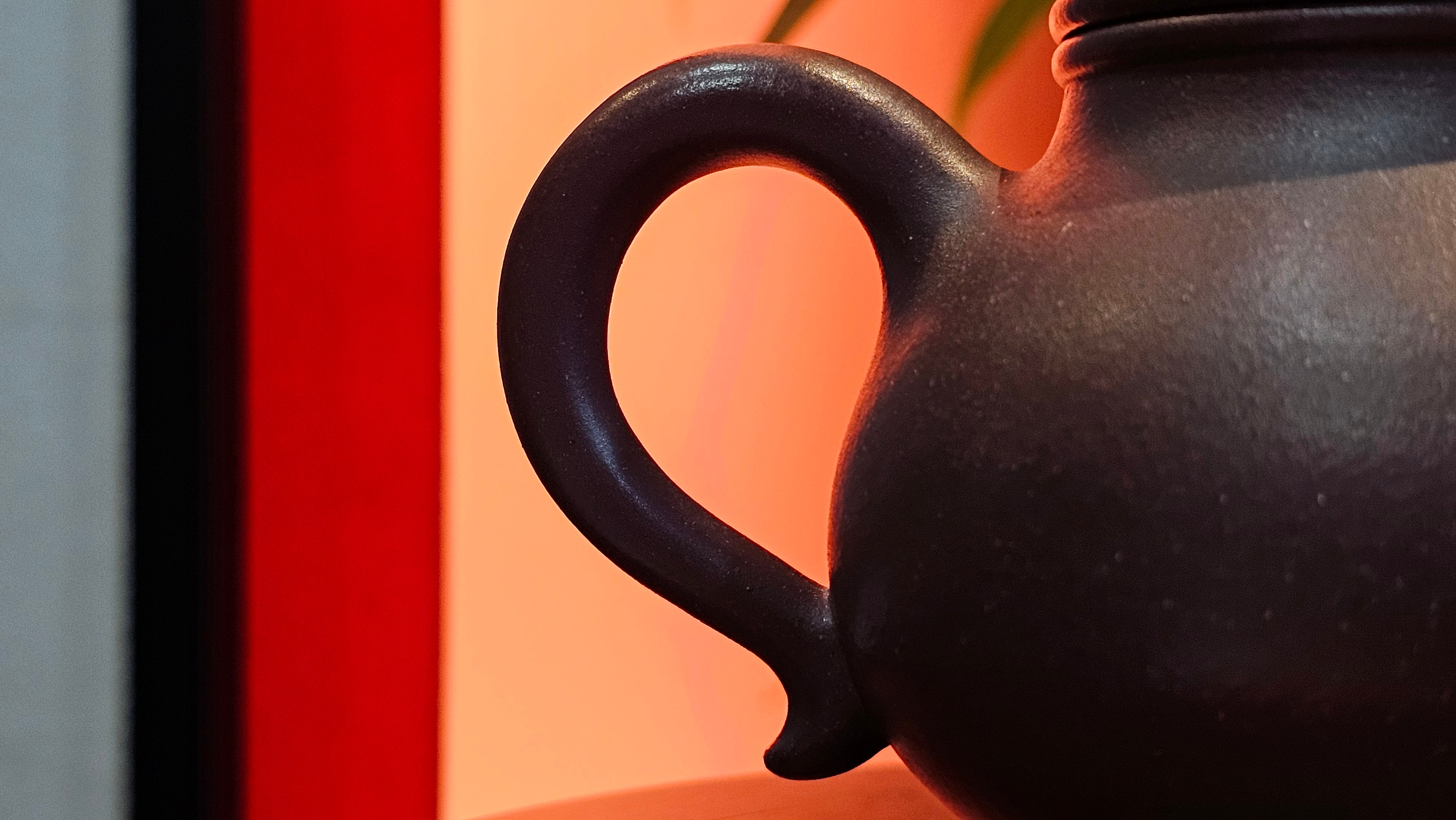 Pan Hu 番壶, 238.8ml, Da Shui Tan Zi Ni 大水潭紫泥, by our Collaborative Craftsman Chen Fa Chu 陈法初。