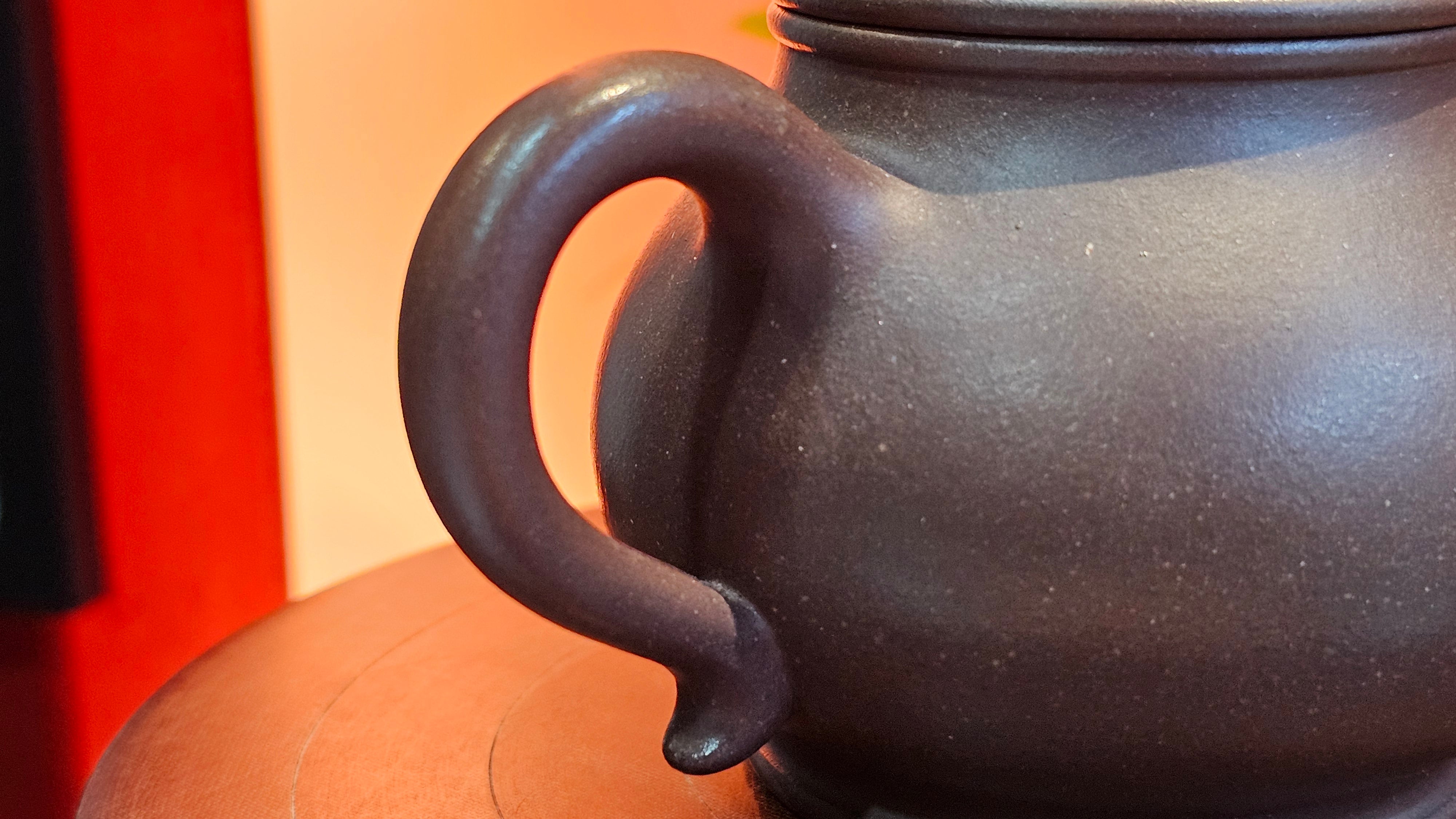 Pan Hu 番壶, 238.8ml, Da Shui Tan Zi Ni 大水潭紫泥, by our Collaborative Craftsman Chen Fa Chu 陈法初。