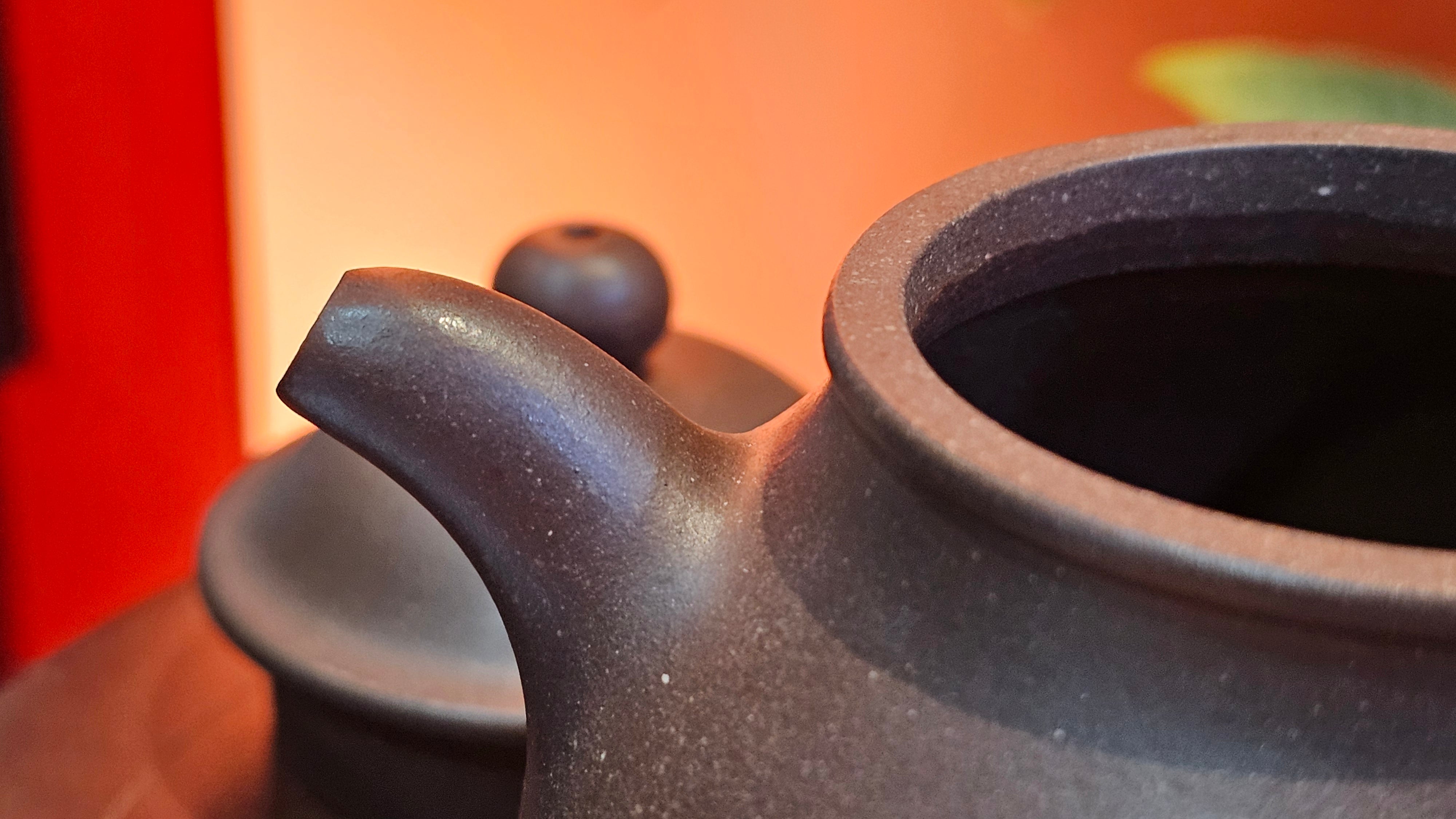 Pan Hu 番壶, 238.8ml, Da Shui Tan Zi Ni 大水潭紫泥, by our Collaborative Craftsman Chen Fa Chu 陈法初。