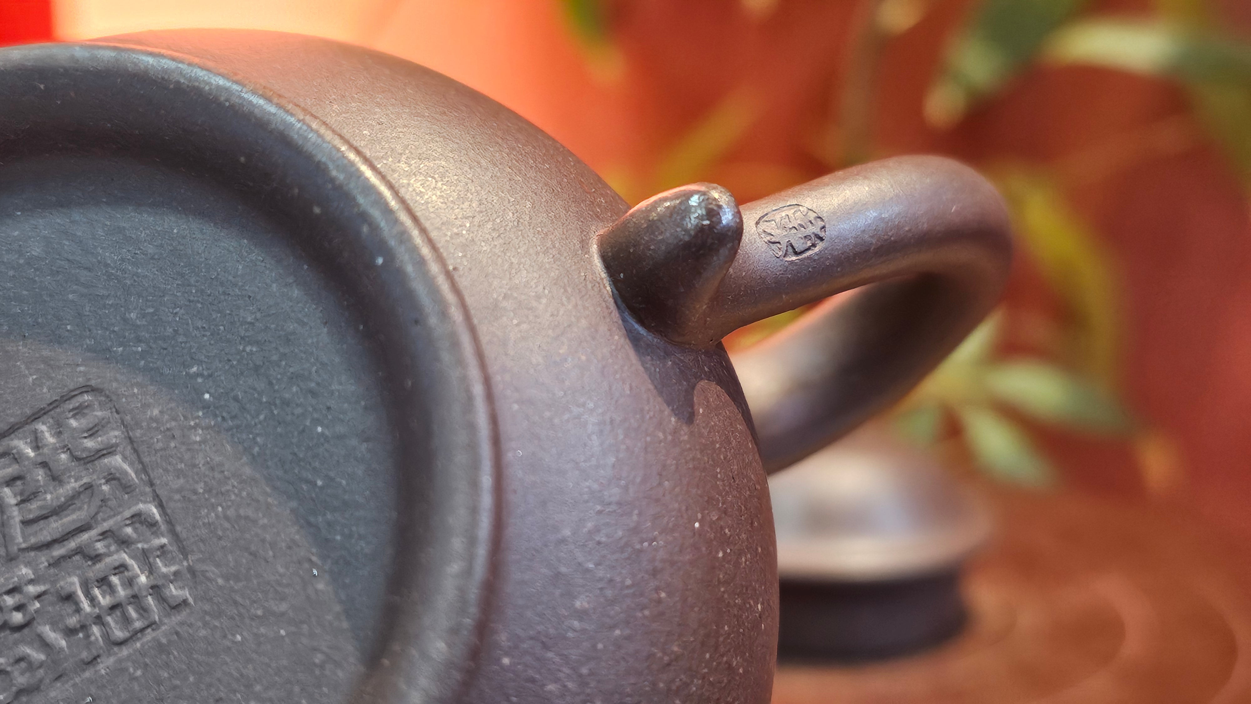 Pan Hu 番壶, 238.8ml, Da Shui Tan Zi Ni 大水潭紫泥, by our Collaborative Craftsman Chen Fa Chu 陈法初。