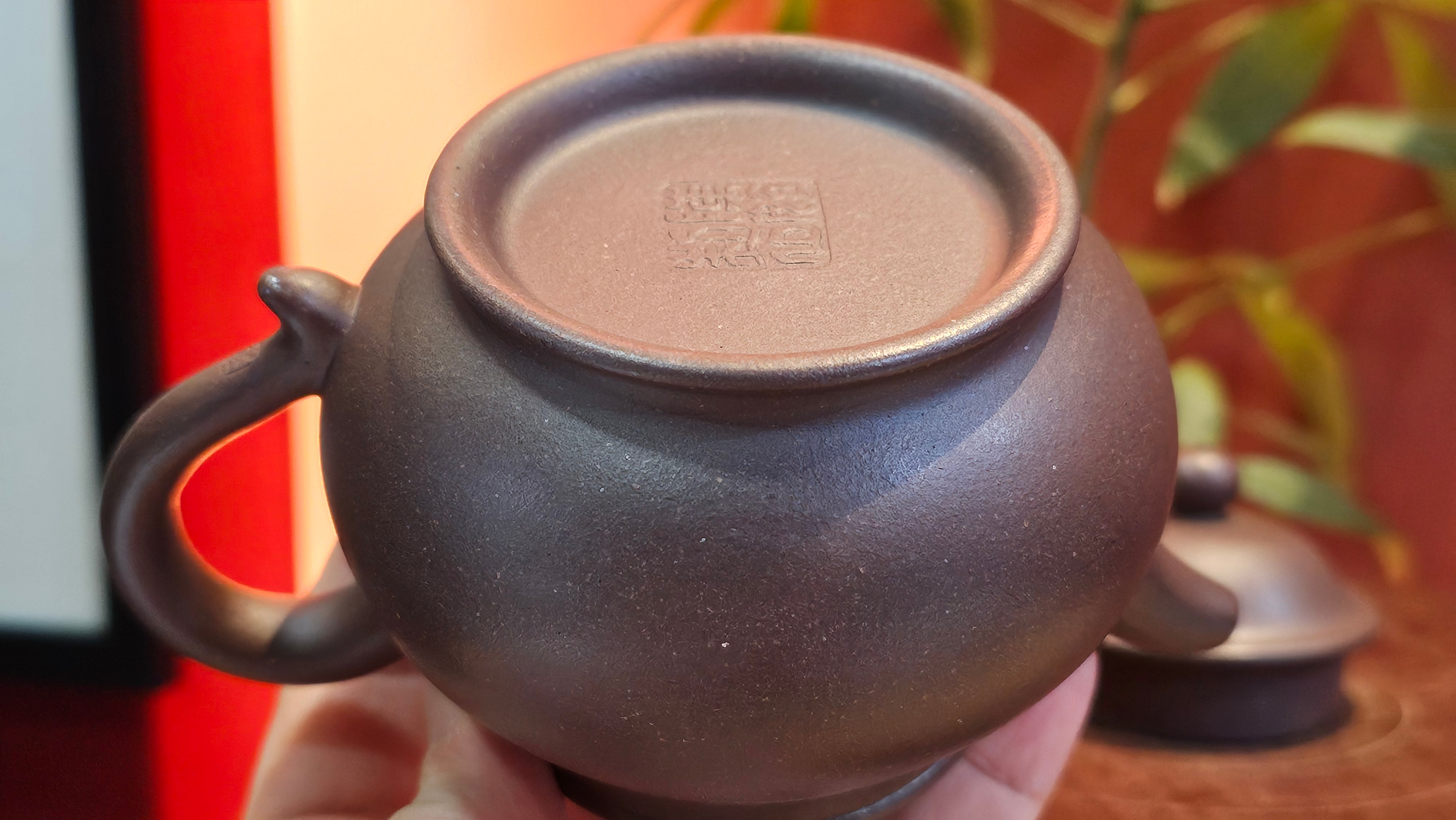 Pan Hu 番壶, 238.8ml, Da Shui Tan Zi Ni 大水潭紫泥, by our Collaborative Craftsman Chen Fa Chu 陈法初。