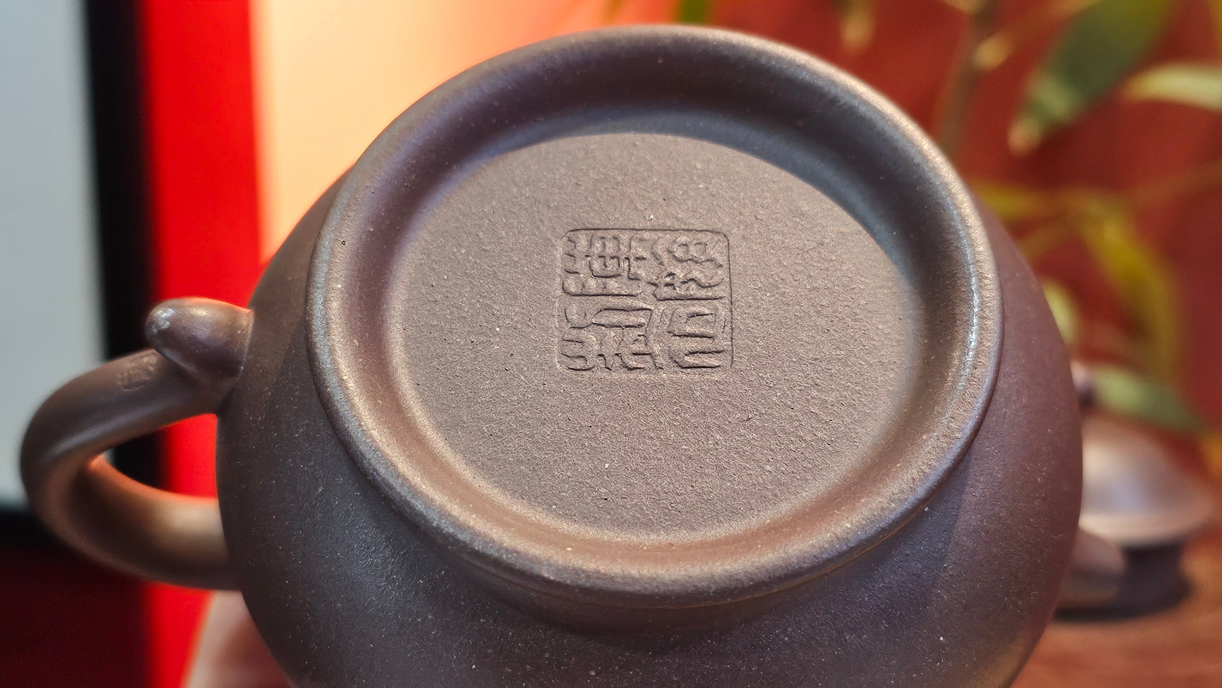 Pan Hu 番壶, 238.8ml, Da Shui Tan Zi Ni 大水潭紫泥, by our Collaborative Craftsman Chen Fa Chu 陈法初。