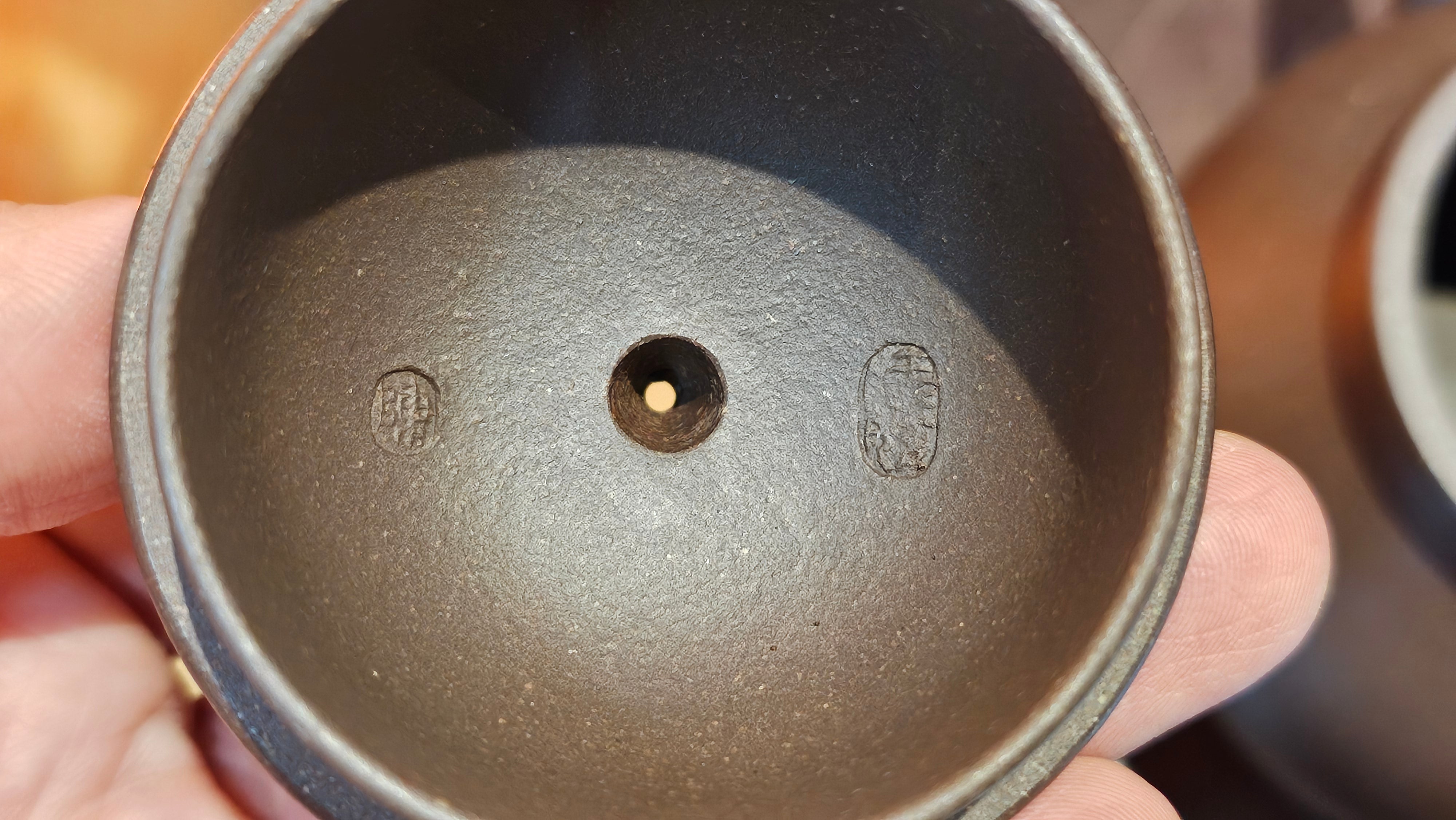 Pan Hu 番壶, 238.8ml, Da Shui Tan Zi Ni 大水潭紫泥, by our Collaborative Craftsman Chen Fa Chu 陈法初。