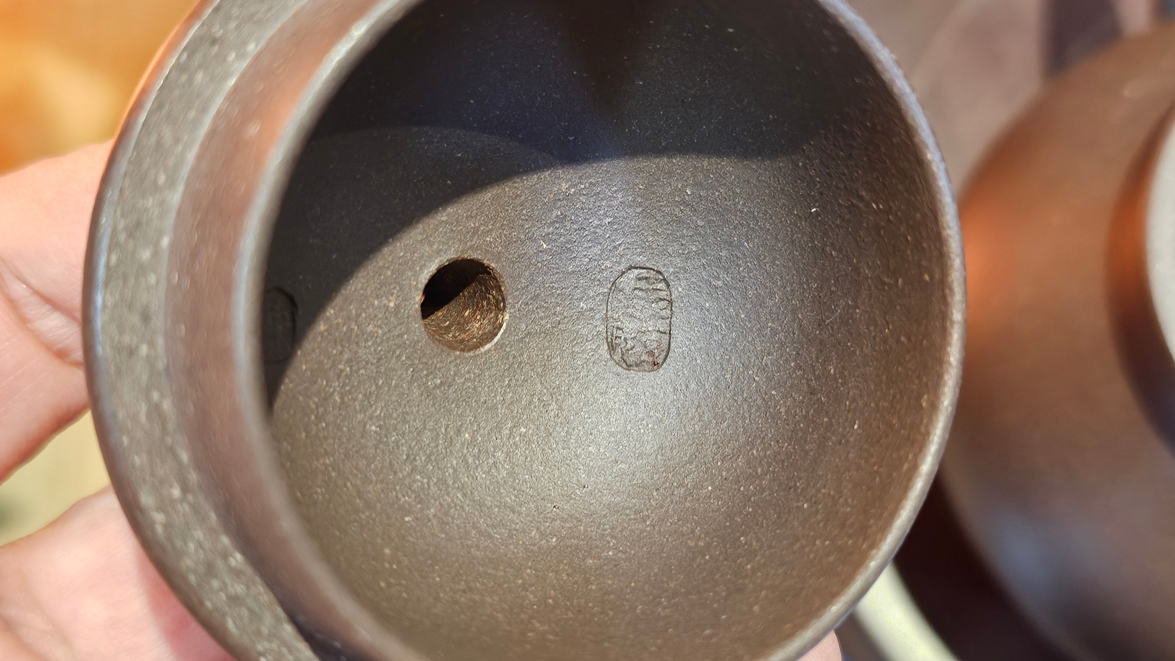 Pan Hu 番壶, 238.8ml, Da Shui Tan Zi Ni 大水潭紫泥, by our Collaborative Craftsman Chen Fa Chu 陈法初。