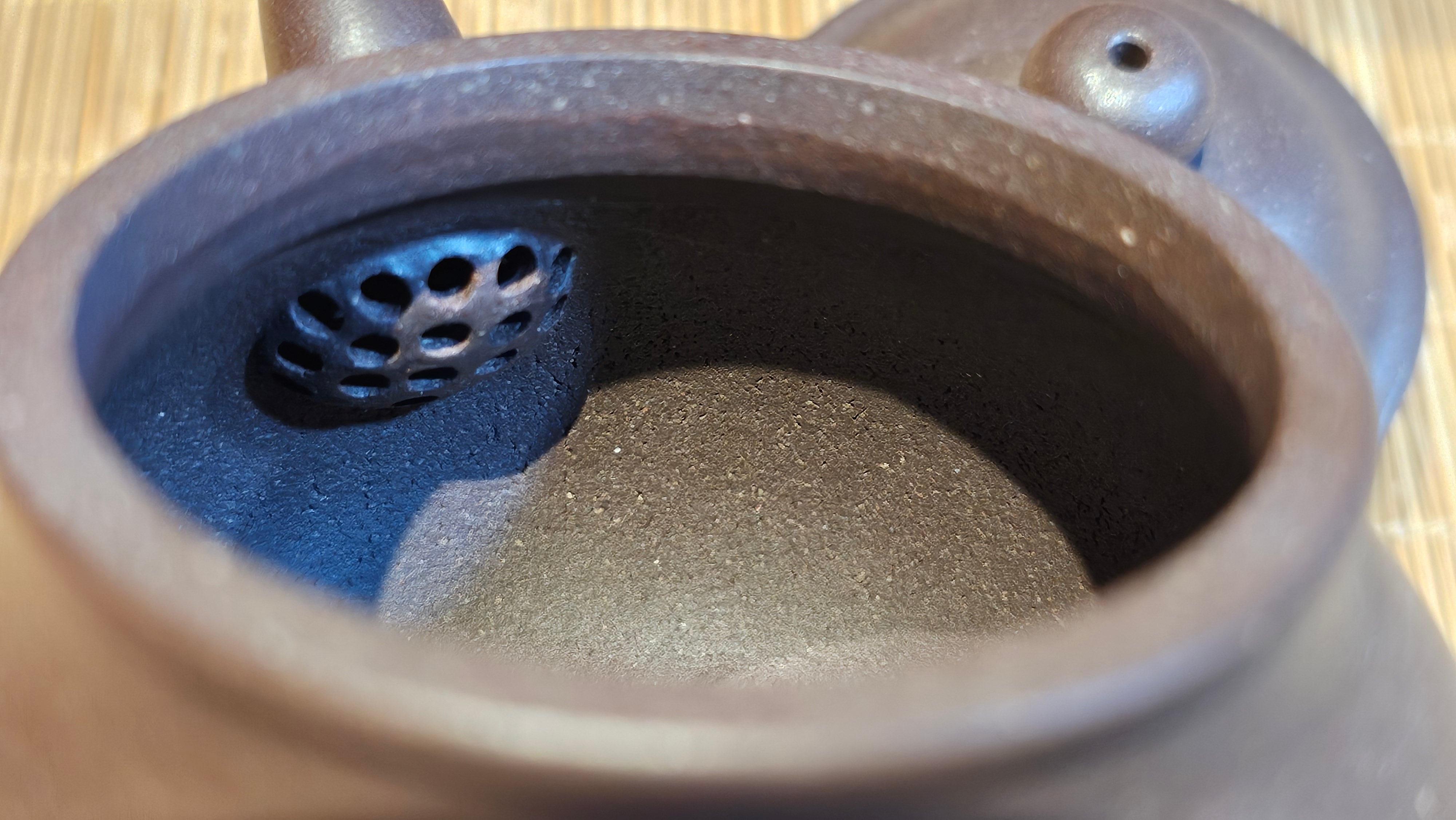 Pan Hu 番壶, 238.8ml, Da Shui Tan Zi Ni 大水潭紫泥, by our Collaborative Craftsman Chen Fa Chu 陈法初。