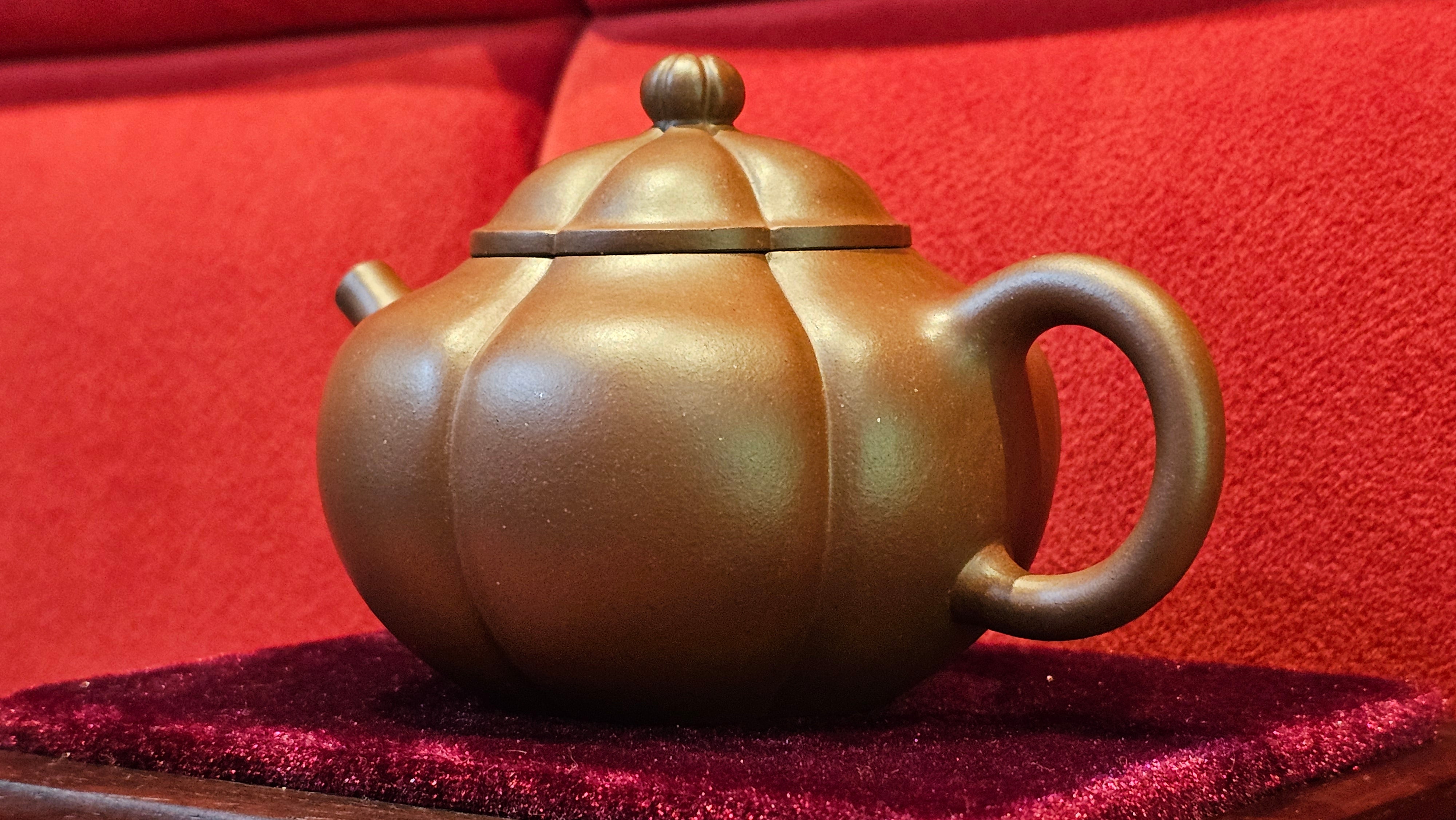 《待春》Dai Chun ~ "Imminence of Spring", 192.6ml, Di Cao Qing Zi Ni 底槽青紫泥 ~ Crafted by L3A Master Consummate Artist Li Yan Ru 李艳如 ~ Congratulations to Prof A.G., 26th March 0703hrs, Long Beach, CA.