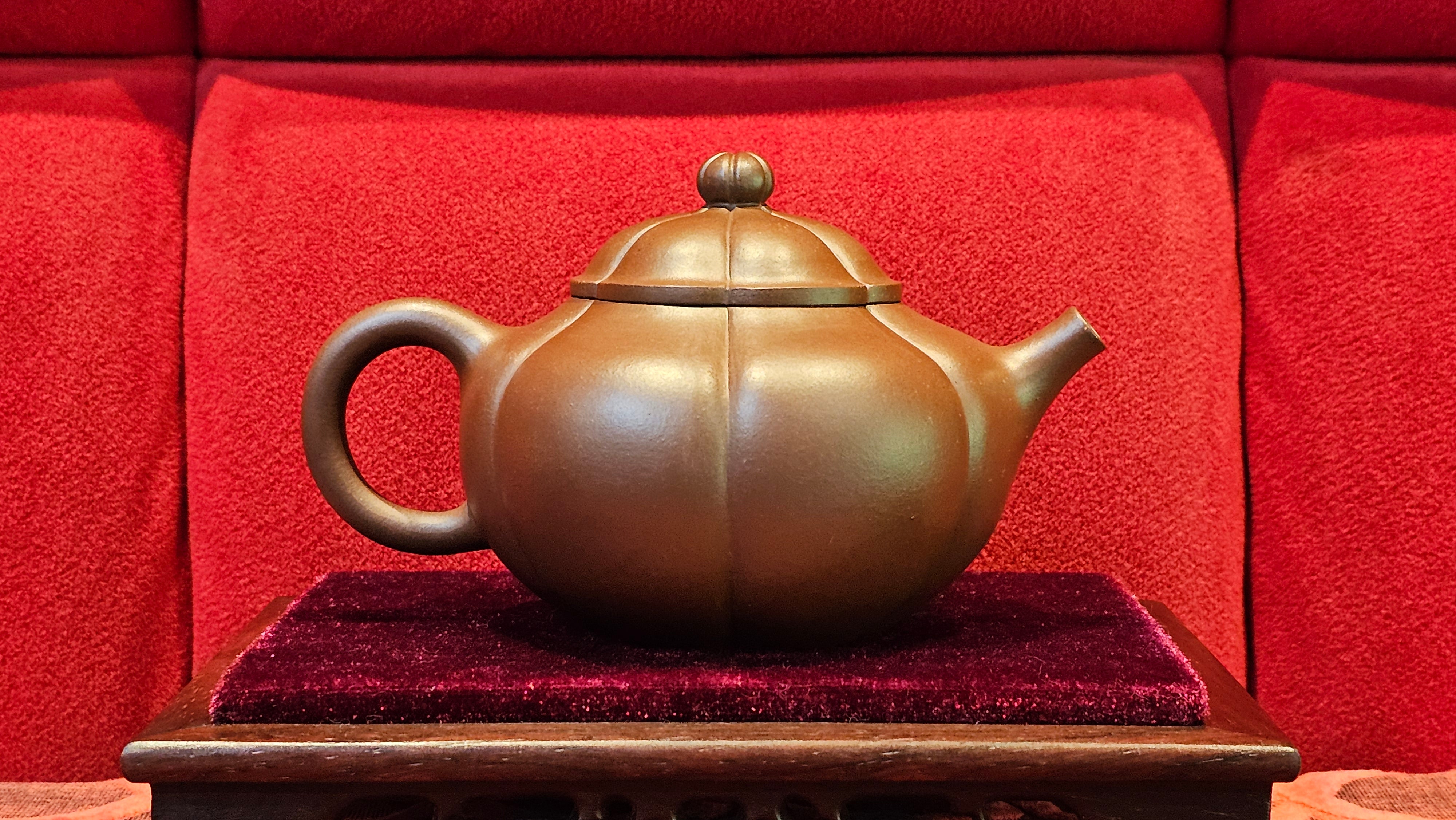 《待春》Dai Chun ~ "Imminence of Spring", 192.6ml, Di Cao Qing Zi Ni 底槽青紫泥 ~ Crafted by L3A Master Consummate Artist Li Yan Ru 李艳如 ~ Congratulations to Prof A.G., 26th March 0703hrs, Long Beach, CA.