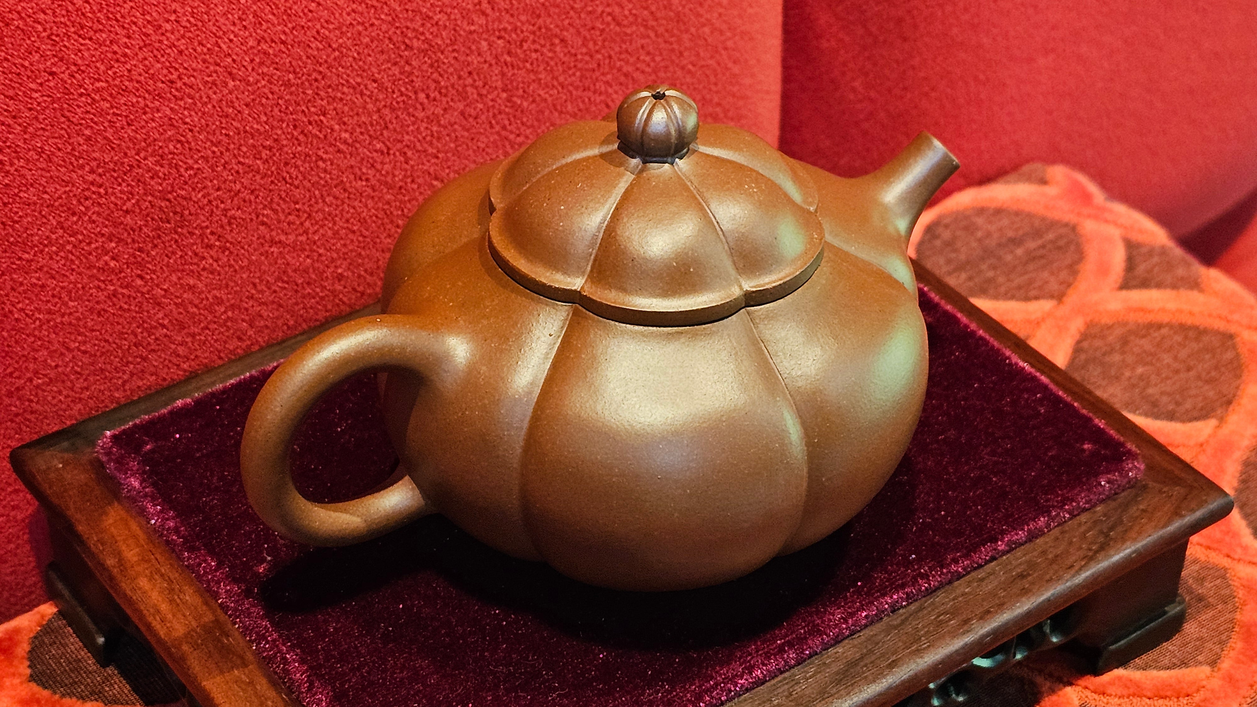 《待春》Dai Chun ~ "Imminence of Spring", 192.6ml, Di Cao Qing Zi Ni 底槽青紫泥 ~ Crafted by L3A Master Consummate Artist Li Yan Ru 李艳如 ~ Congratulations to Prof A.G., 26th March 0703hrs, Long Beach, CA.