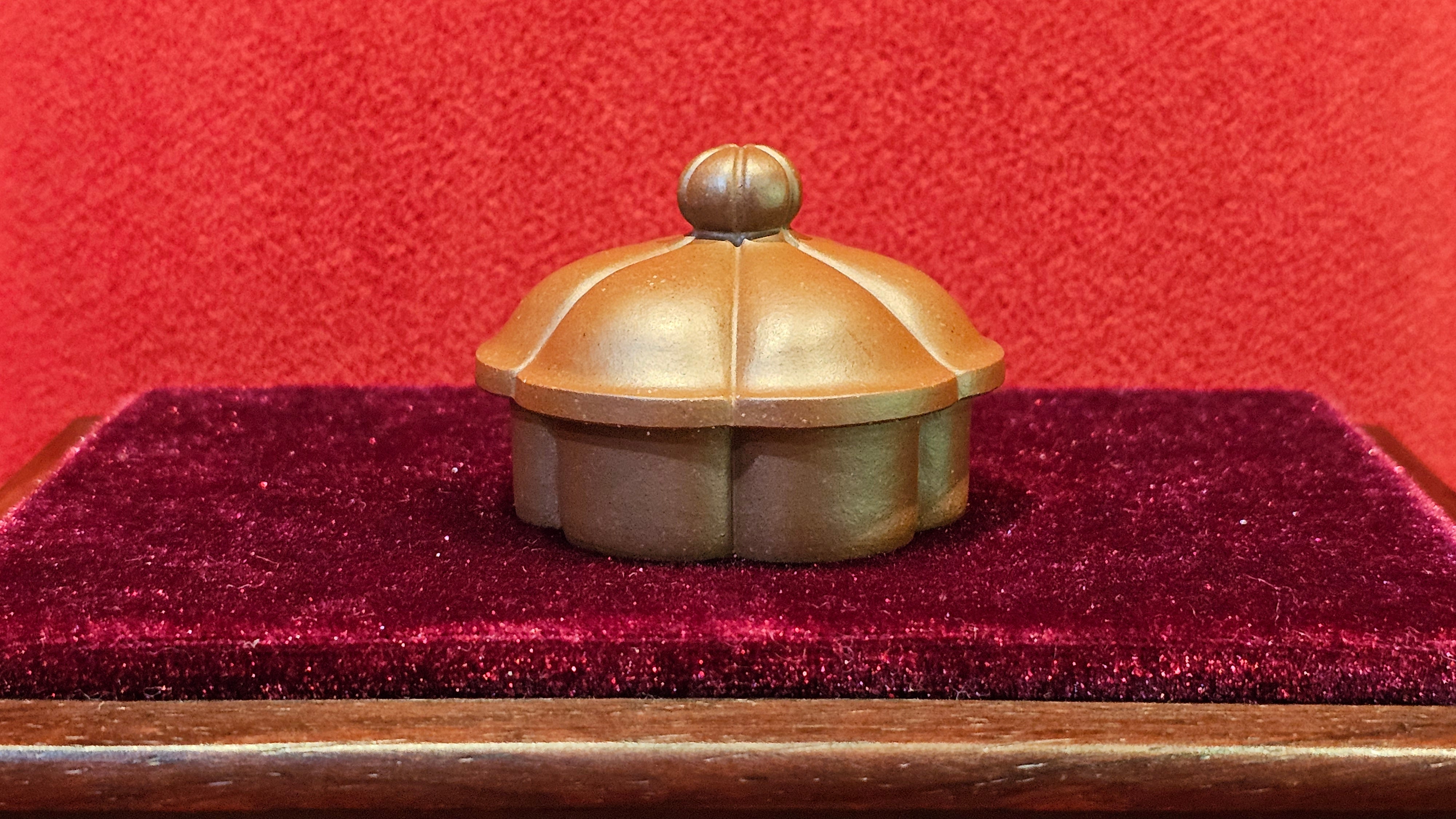 《待春》Dai Chun ~ "Imminence of Spring", 192.6ml, Di Cao Qing Zi Ni 底槽青紫泥 ~ Crafted by L3A Master Consummate Artist Li Yan Ru 李艳如 ~ Congratulations to Prof A.G., 26th March 0703hrs, Long Beach, CA.