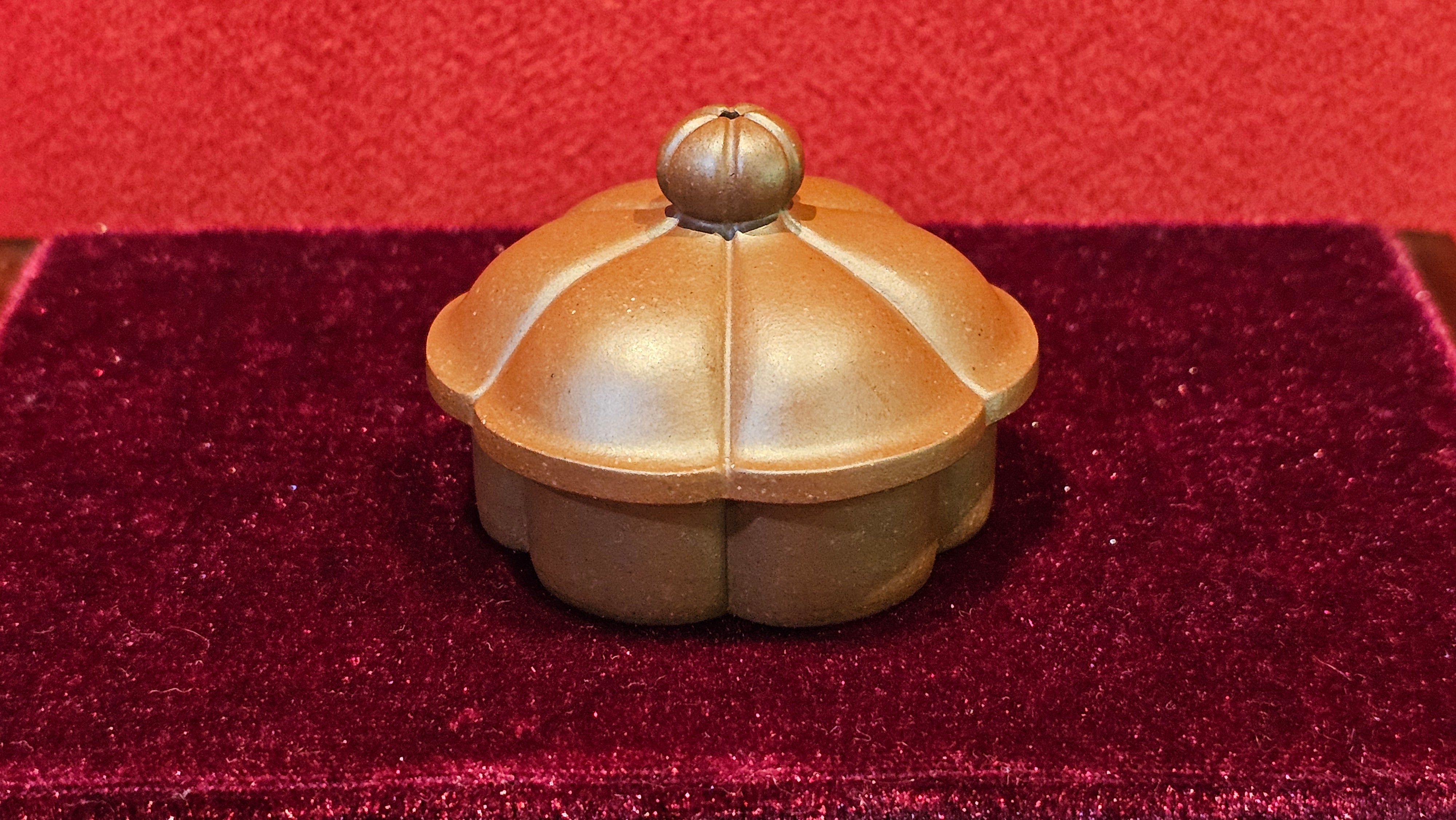 《待春》Dai Chun ~ "Imminence of Spring", 192.6ml, Di Cao Qing Zi Ni 底槽青紫泥 ~ Crafted by L3A Master Consummate Artist Li Yan Ru 李艳如 ~ Congratulations to Prof A.G., 26th March 0703hrs, Long Beach, CA.