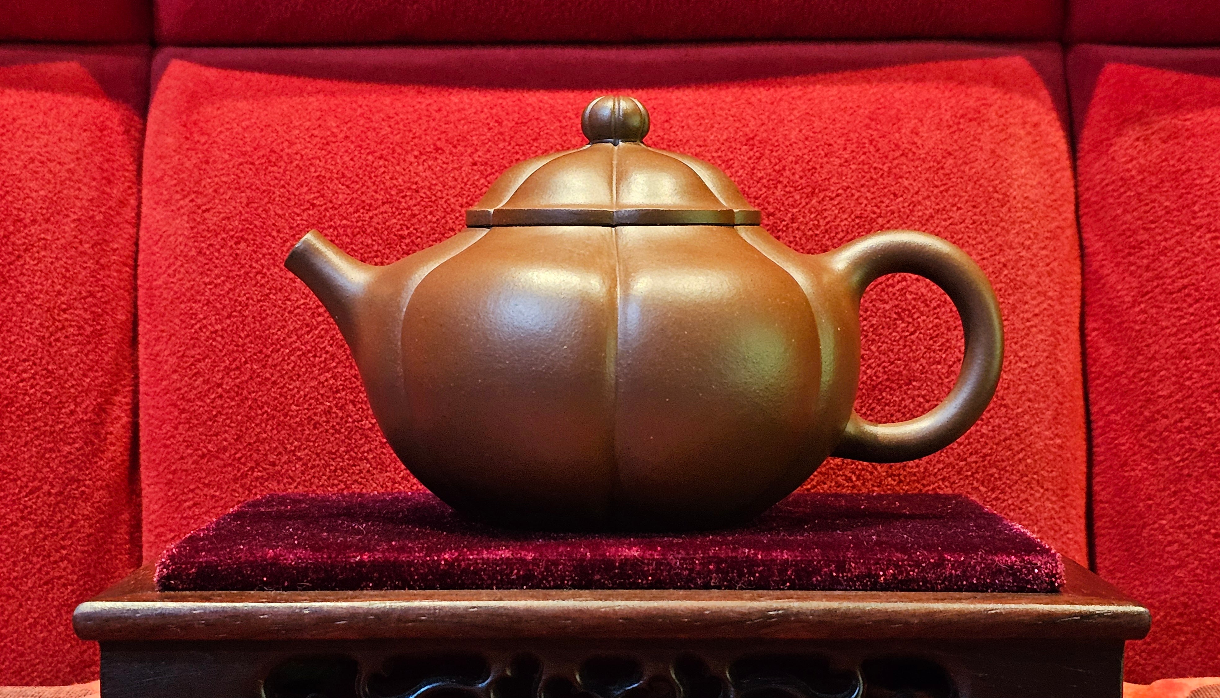 《待春》Dai Chun ~ "Imminence of Spring", 192.6ml, Di Cao Qing Zi Ni 底槽青紫泥 ~ Crafted by L3A Master Consummate Artist Li Yan Ru 李艳如 ~ Congratulations to Prof A.G., 26th March 0703hrs, Long Beach, CA.