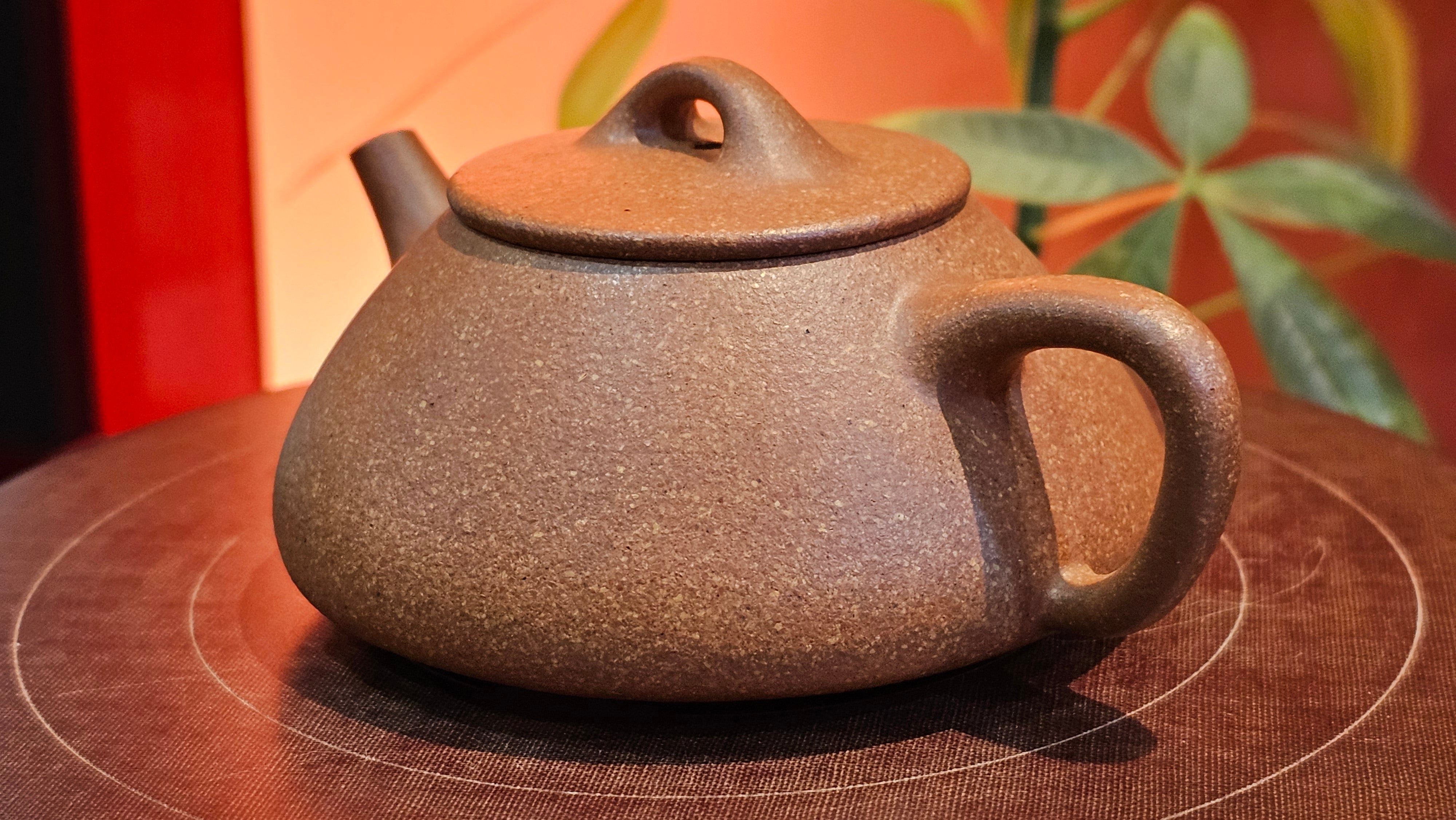 Shi Piao 石瓢, 152.0ml, Ping Gai Shi Piao 平盖石瓢 Huang Jiang Po Ni 黄降坡泥, by our Collaborative Craftsman Chen Hua Jun 陈华军。