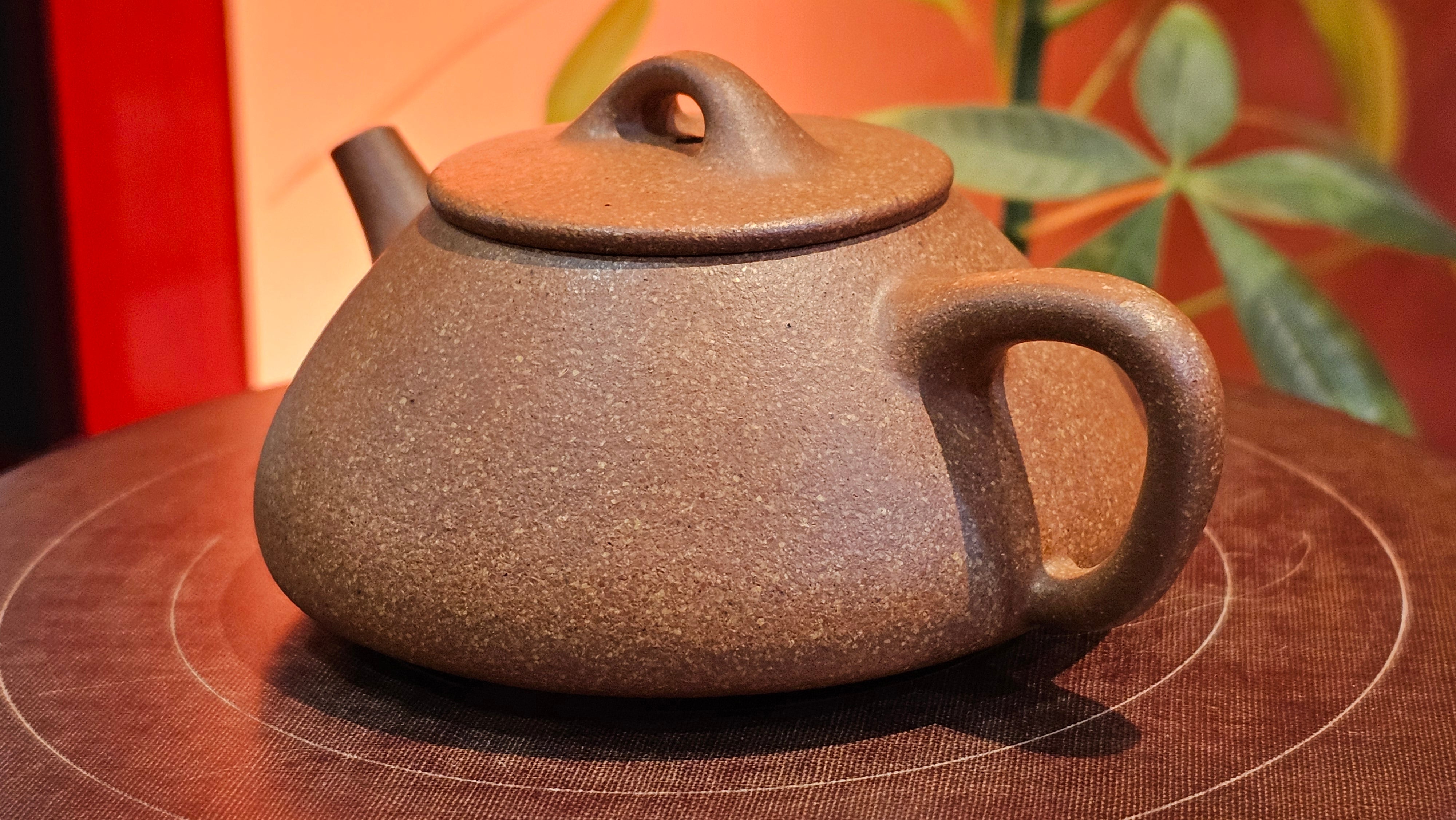 Shi Piao 石瓢, 152.0ml, Ping Gai Shi Piao 平盖石瓢 Huang Jiang Po Ni 黄降坡泥, by our Collaborative Craftsman Chen Hua Jun 陈华军。