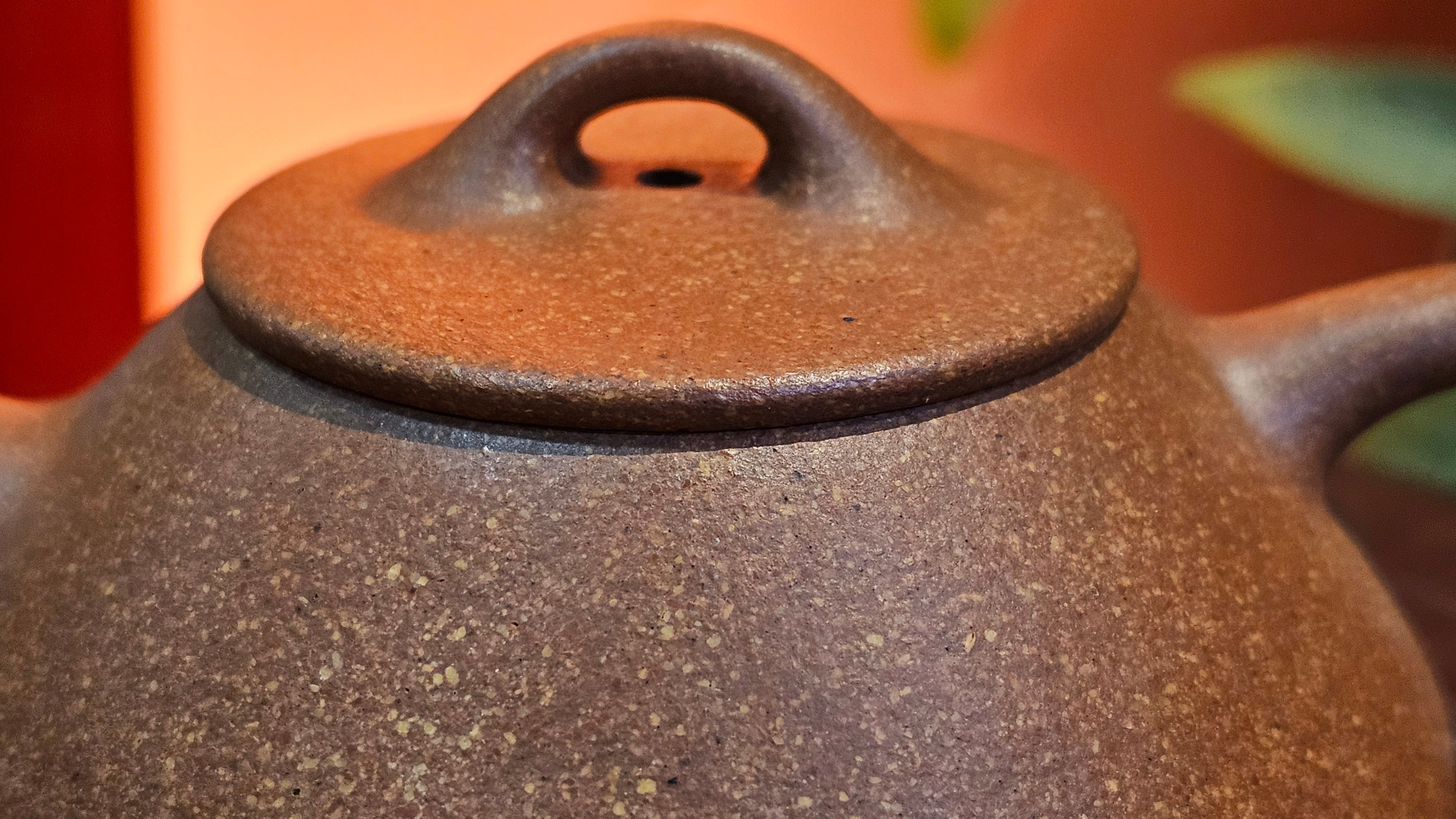 Shi Piao 石瓢, 152.0ml, Ping Gai Shi Piao 平盖石瓢 Huang Jiang Po Ni 黄降坡泥, by our Collaborative Craftsman Chen Hua Jun 陈华军。