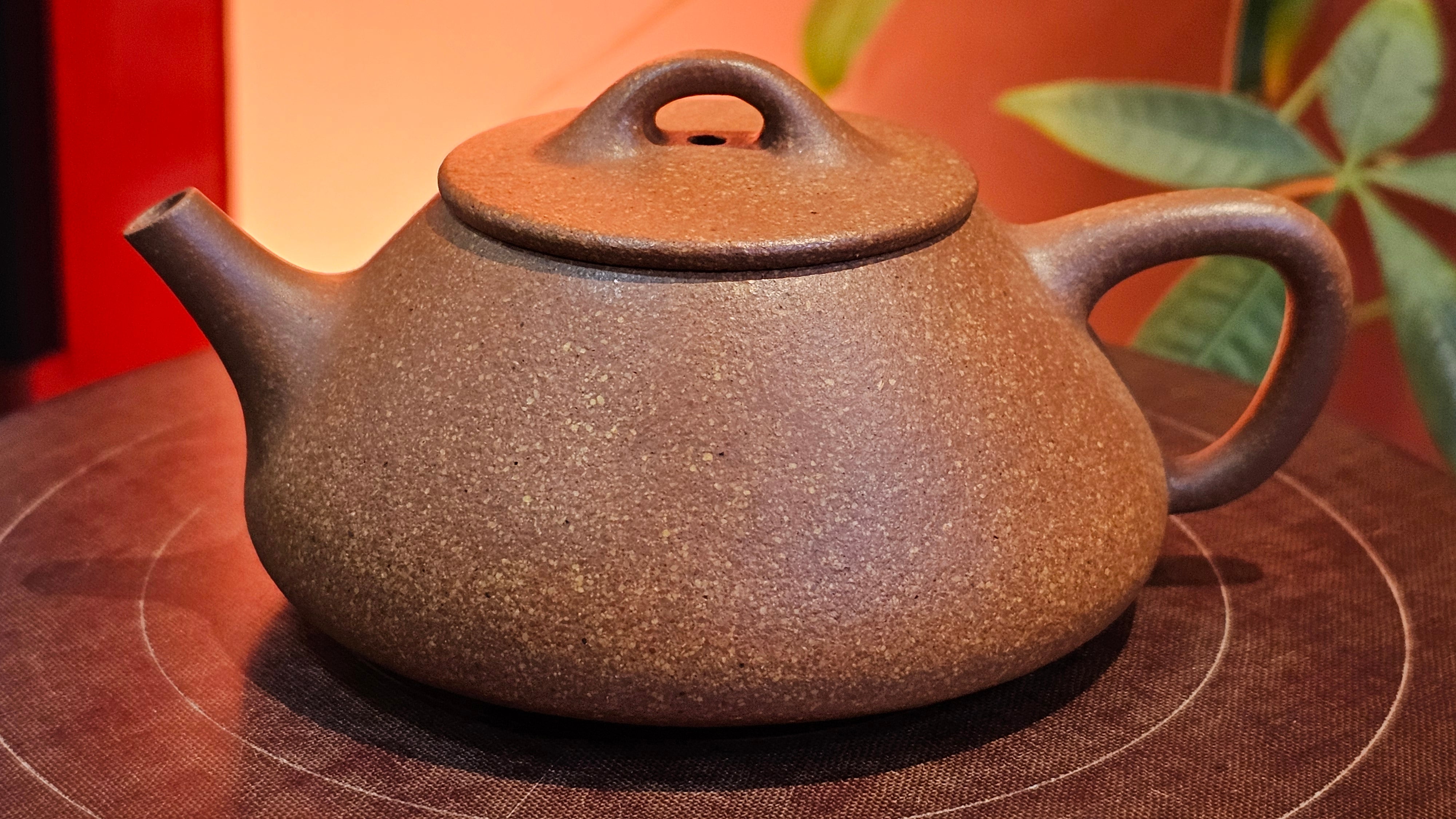 Shi Piao 石瓢, 152.0ml, Ping Gai Shi Piao 平盖石瓢 Huang Jiang Po Ni 黄降坡泥, by our Collaborative Craftsman Chen Hua Jun 陈华军。