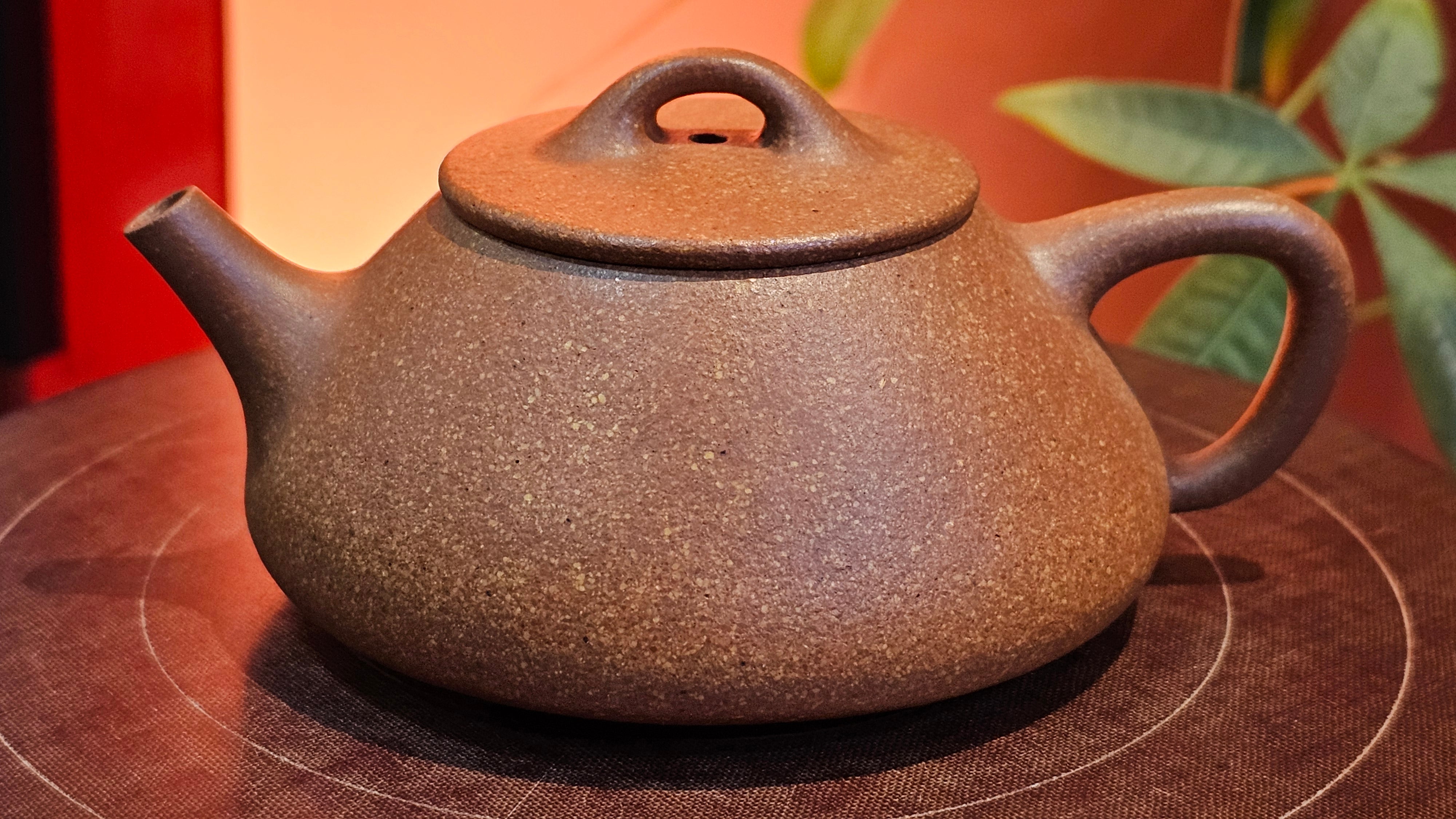 Shi Piao 石瓢, 152.0ml, Ping Gai Shi Piao 平盖石瓢 Huang Jiang Po Ni 黄降坡泥, by our Collaborative Craftsman Chen Hua Jun 陈华军。