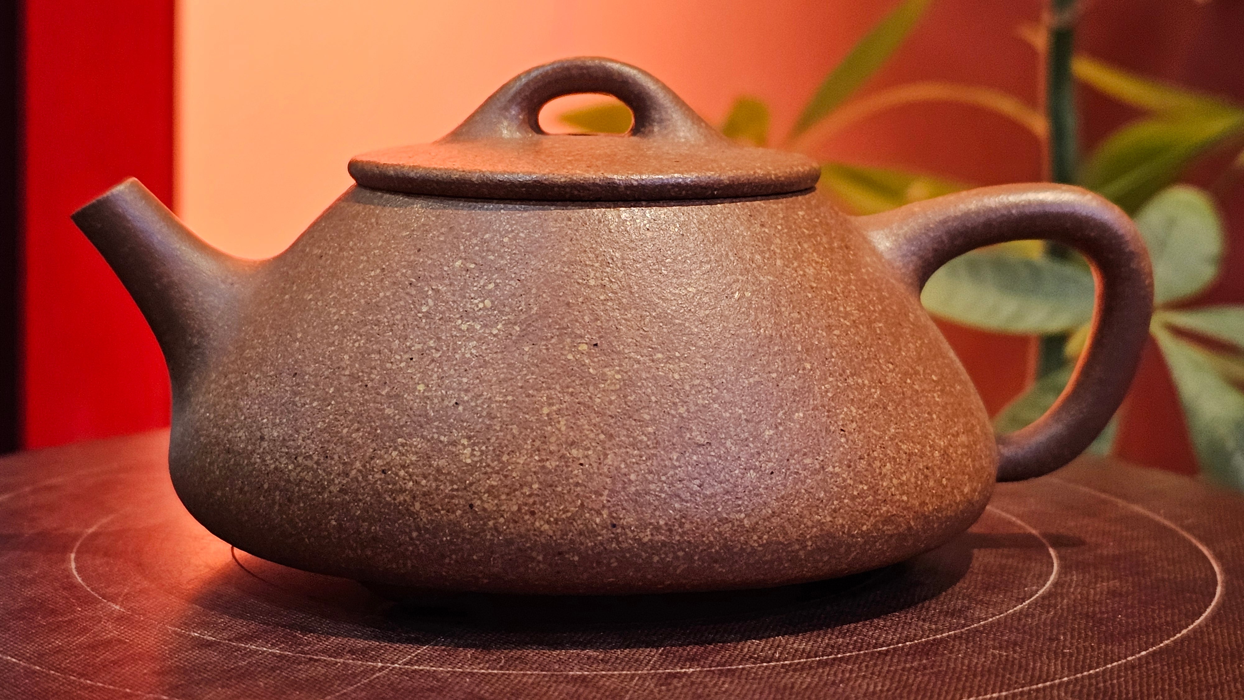 Shi Piao 石瓢, 152.0ml, Ping Gai Shi Piao 平盖石瓢 Huang Jiang Po Ni 黄降坡泥, by our Collaborative Craftsman Chen Hua Jun 陈华军。