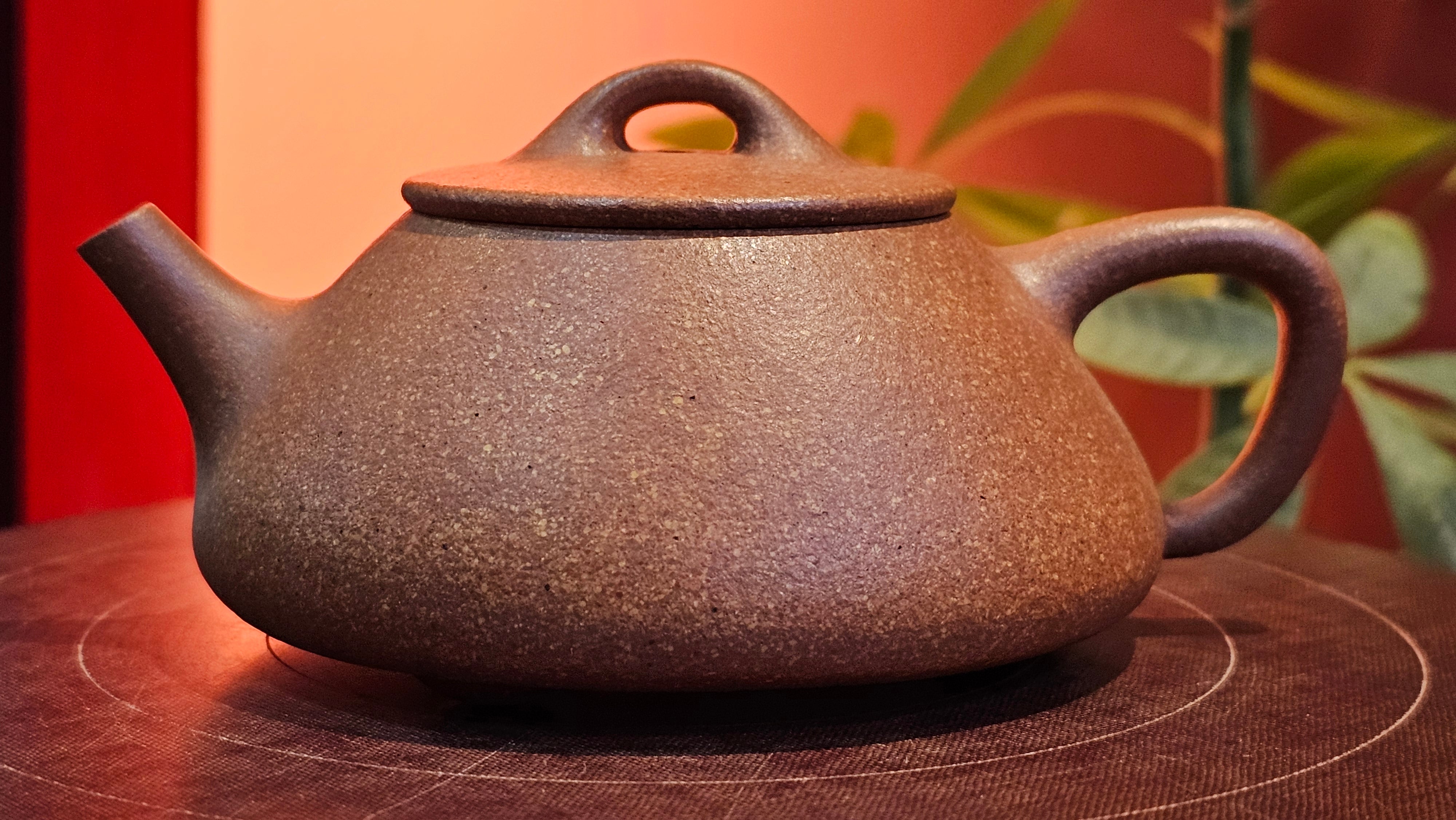 Shi Piao 石瓢, 152.0ml, Ping Gai Shi Piao 平盖石瓢 Huang Jiang Po Ni 黄降坡泥, by our Collaborative Craftsman Chen Hua Jun 陈华军。