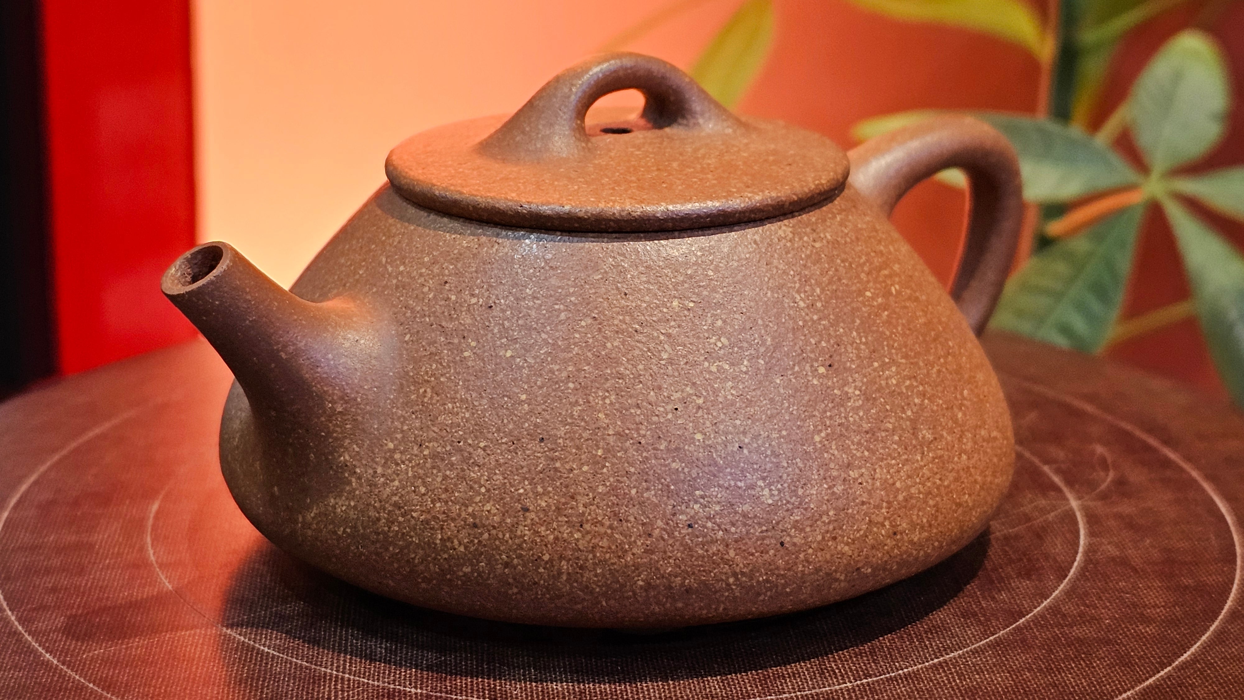 Shi Piao 石瓢, 152.0ml, Ping Gai Shi Piao 平盖石瓢 Huang Jiang Po Ni 黄降坡泥, by our Collaborative Craftsman Chen Hua Jun 陈华军。