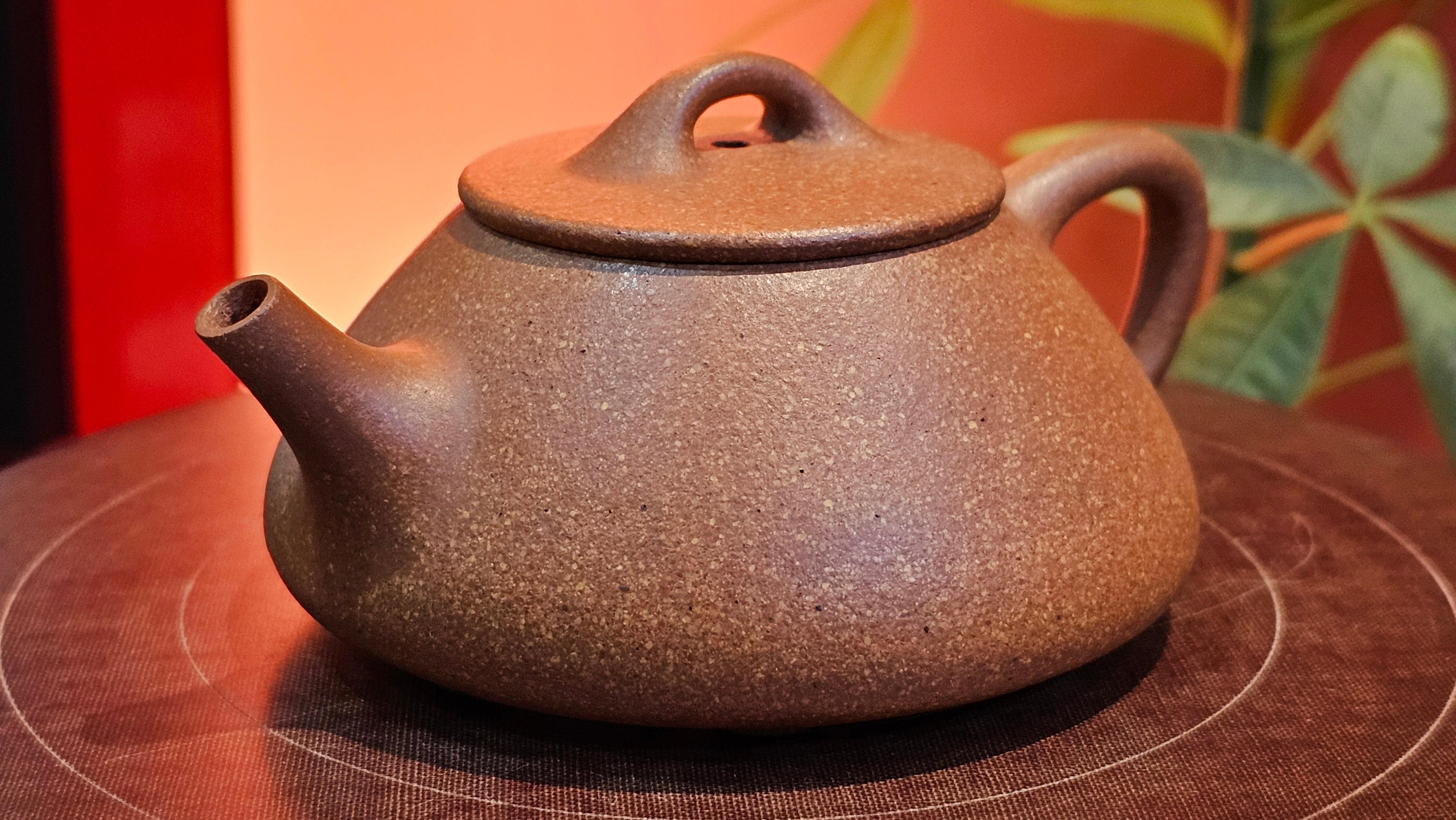 Shi Piao 石瓢, 152.0ml, Ping Gai Shi Piao 平盖石瓢 Huang Jiang Po Ni 黄降坡泥, by our Collaborative Craftsman Chen Hua Jun 陈华军。