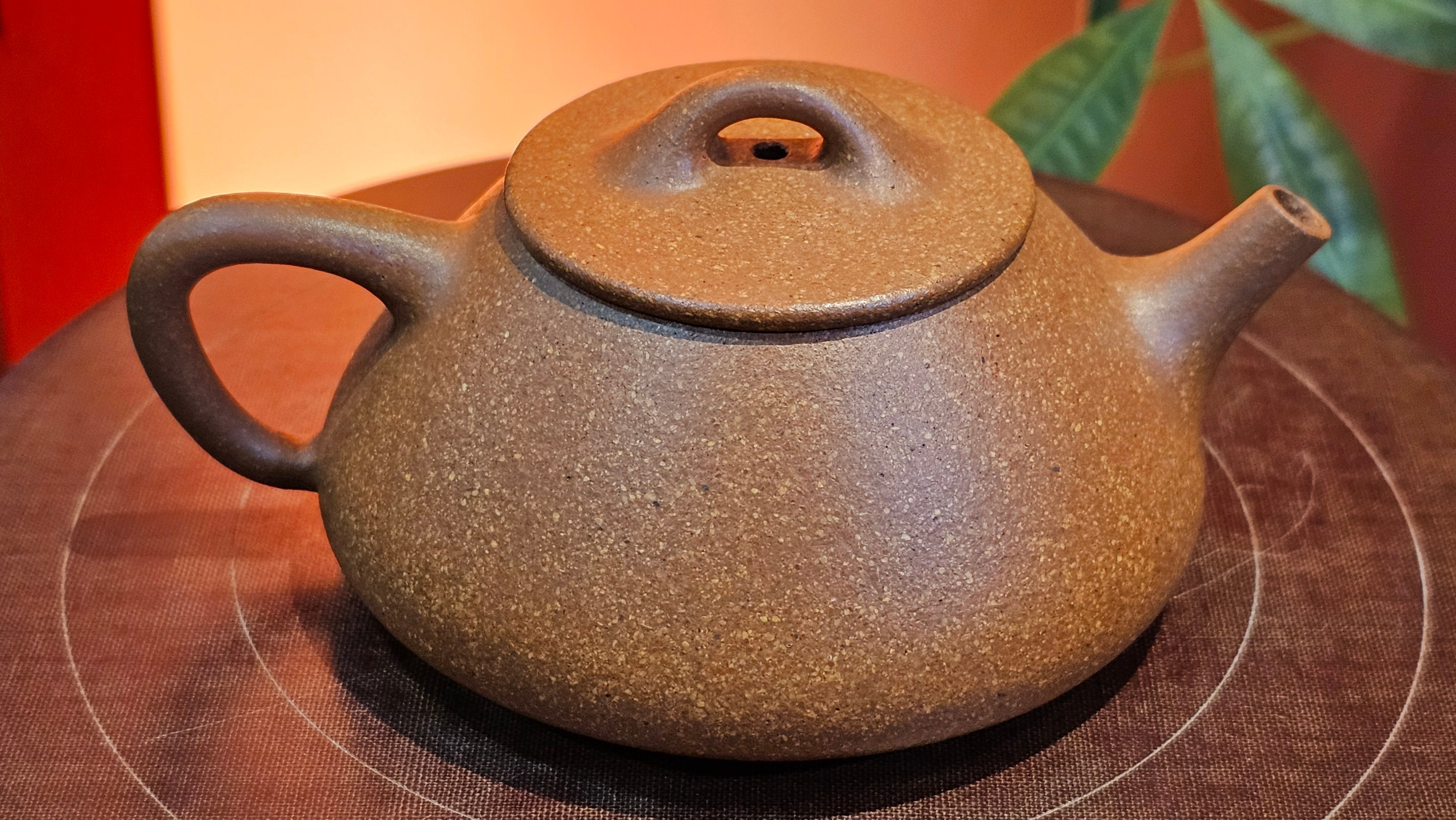 Shi Piao 石瓢, 152.0ml, Ping Gai Shi Piao 平盖石瓢 Huang Jiang Po Ni 黄降坡泥, by our Collaborative Craftsman Chen Hua Jun 陈华军。