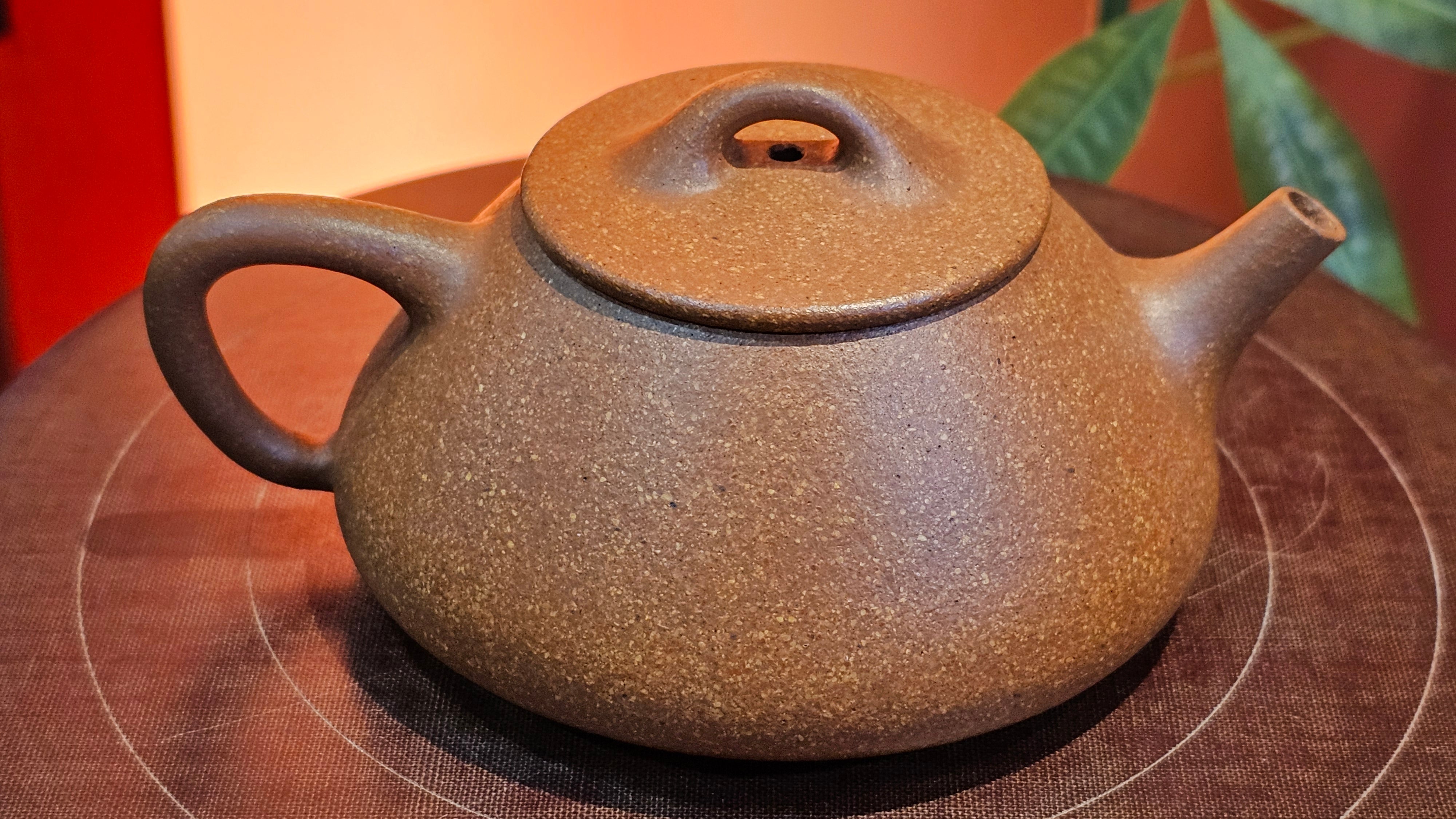 Shi Piao 石瓢, 152.0ml, Ping Gai Shi Piao 平盖石瓢 Huang Jiang Po Ni 黄降坡泥, by our Collaborative Craftsman Chen Hua Jun 陈华军。